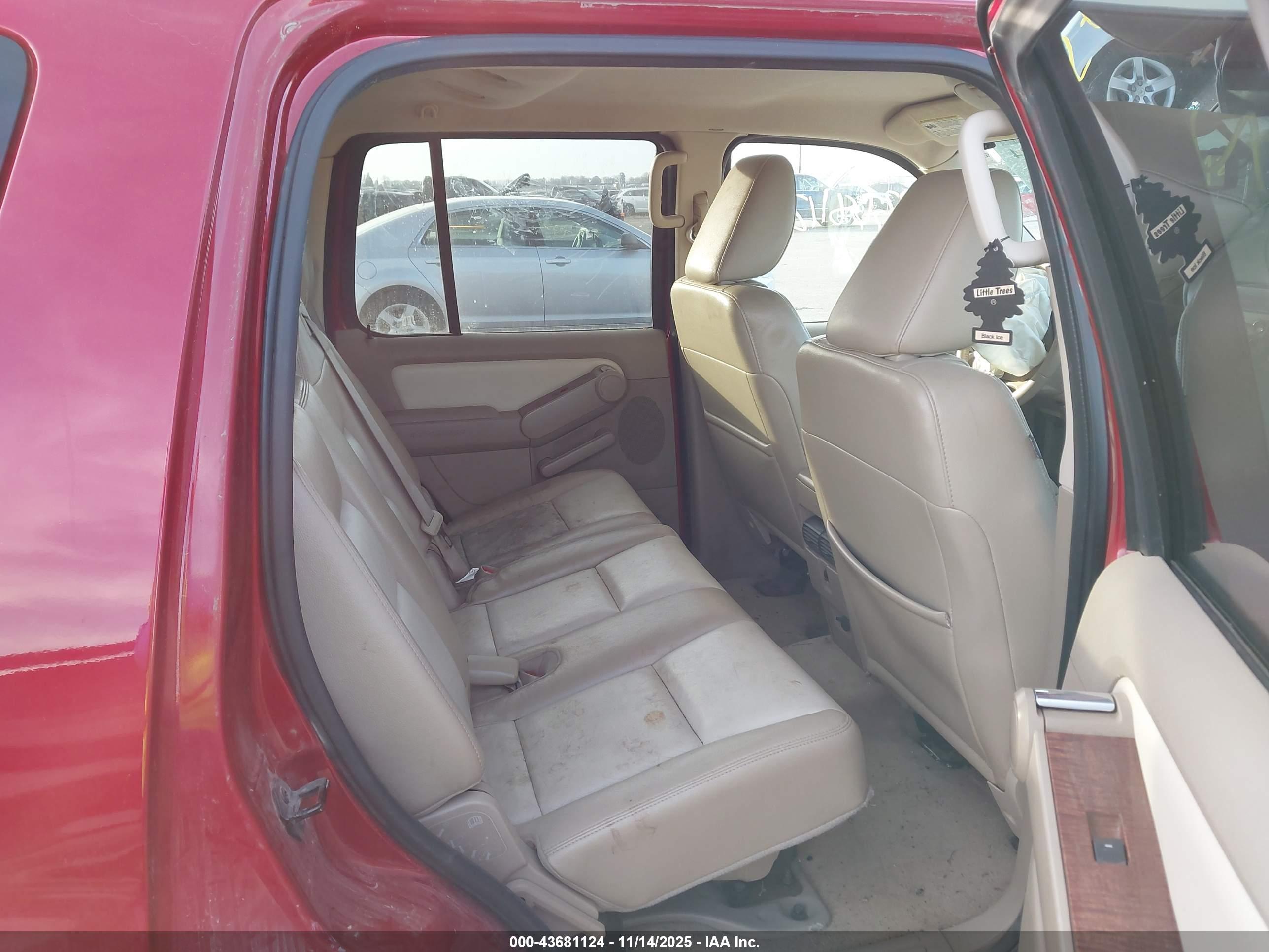 FORD EXPLORER image 8