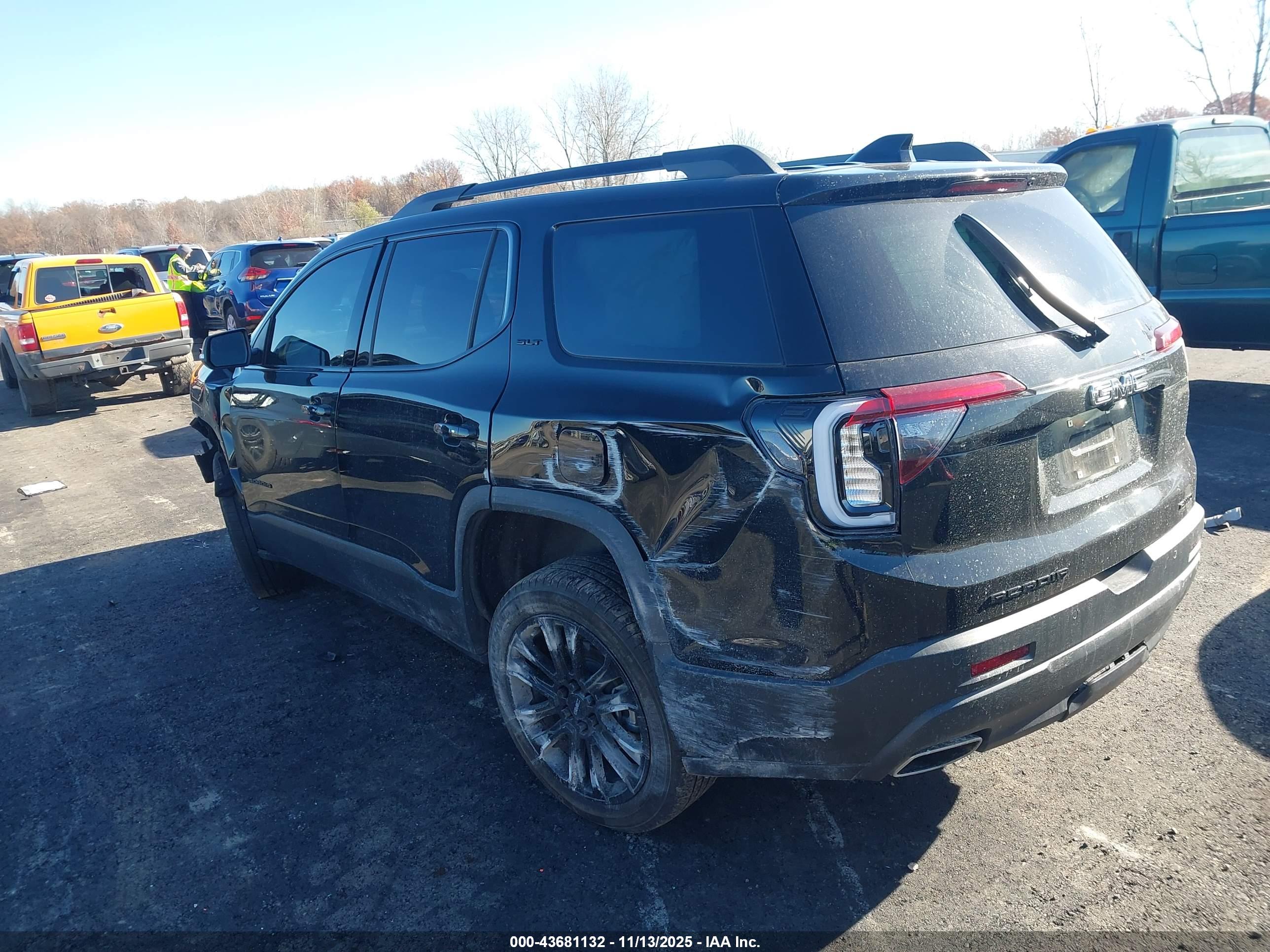GMC ACADIA image 3