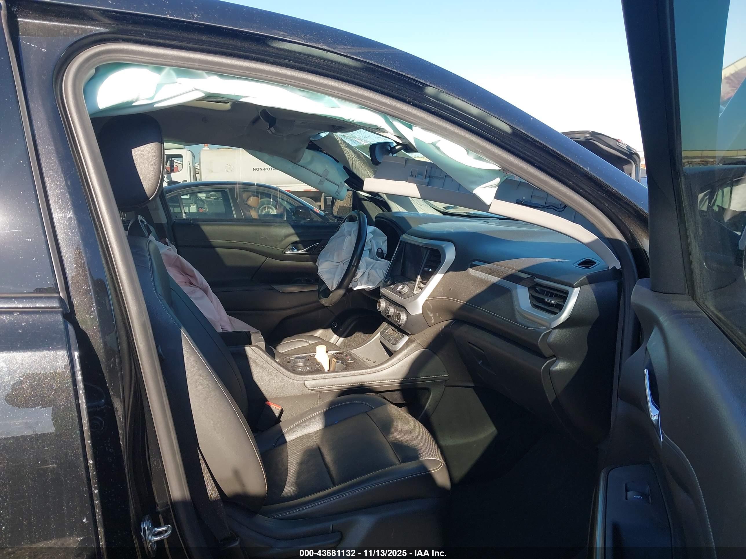 GMC ACADIA image 5
