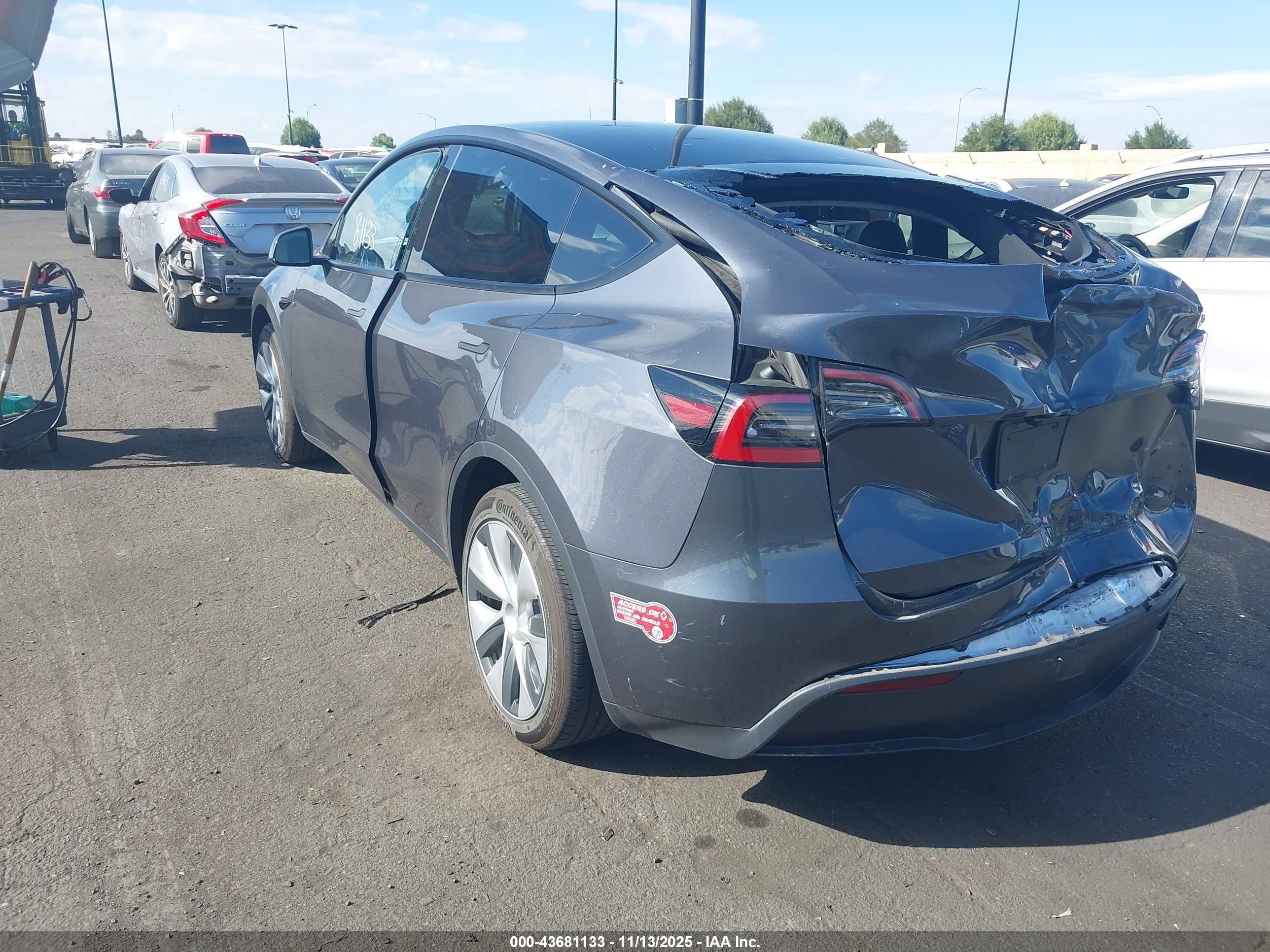 TESLA MODEL image 3