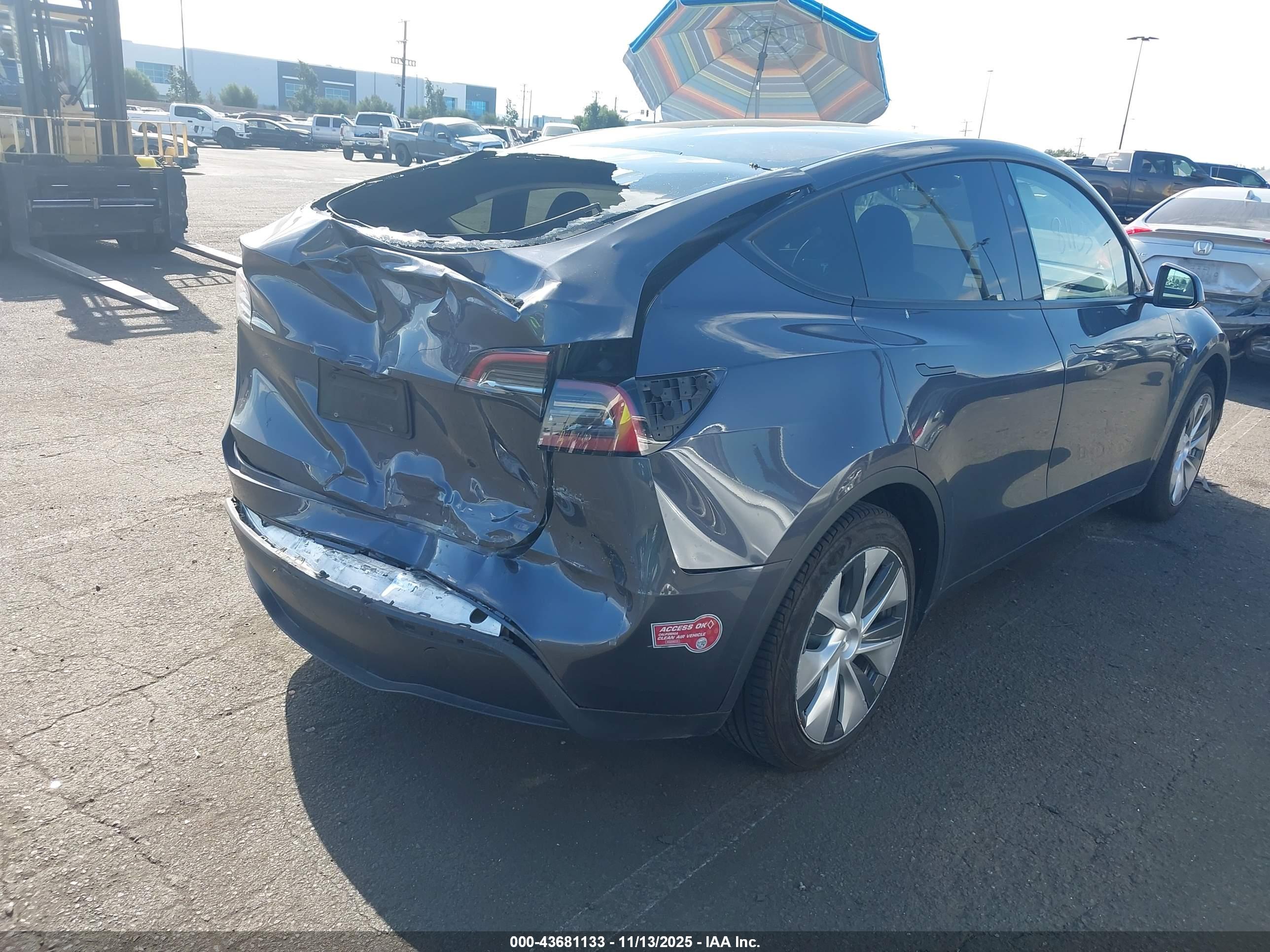 TESLA MODEL image 4
