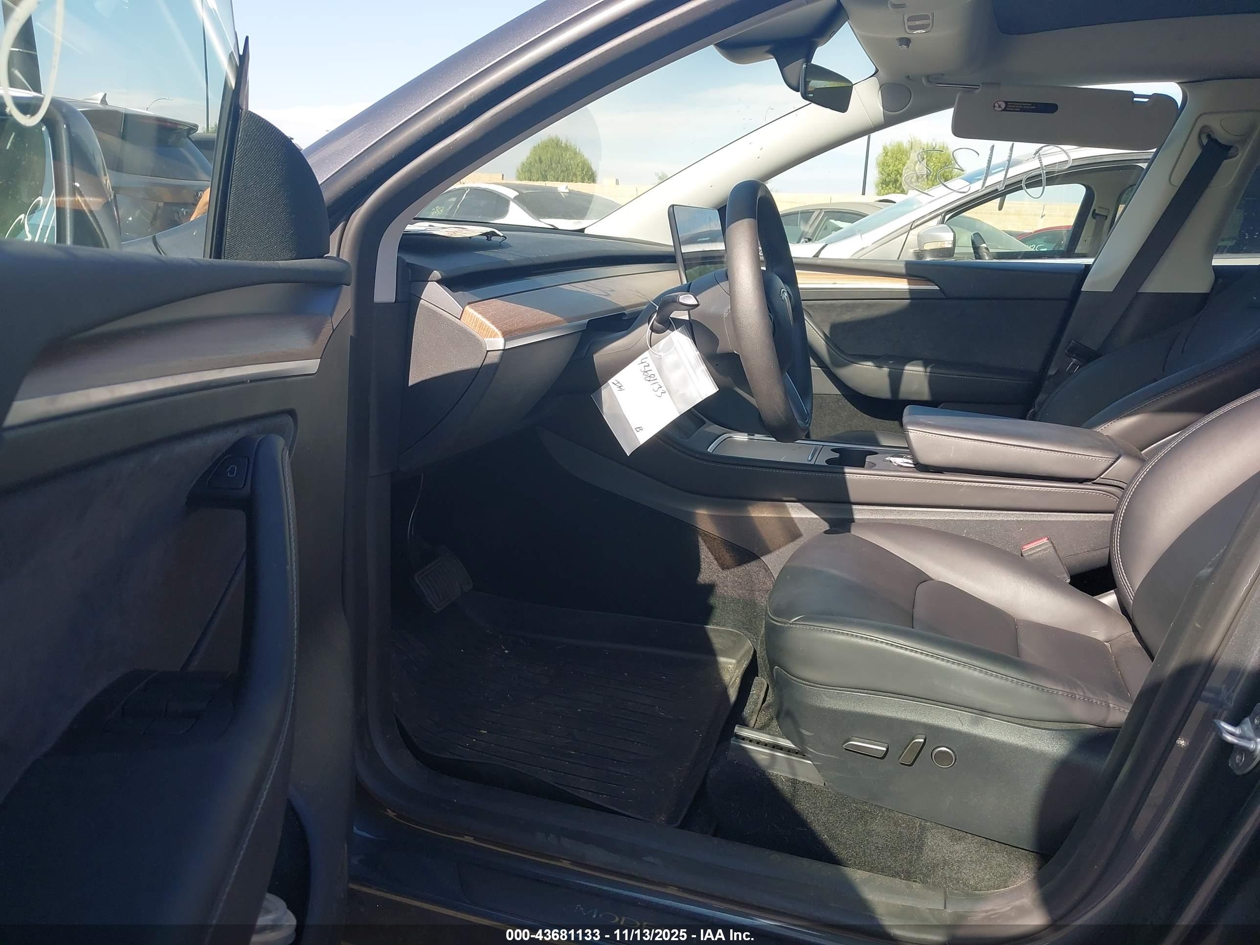 TESLA MODEL image 5