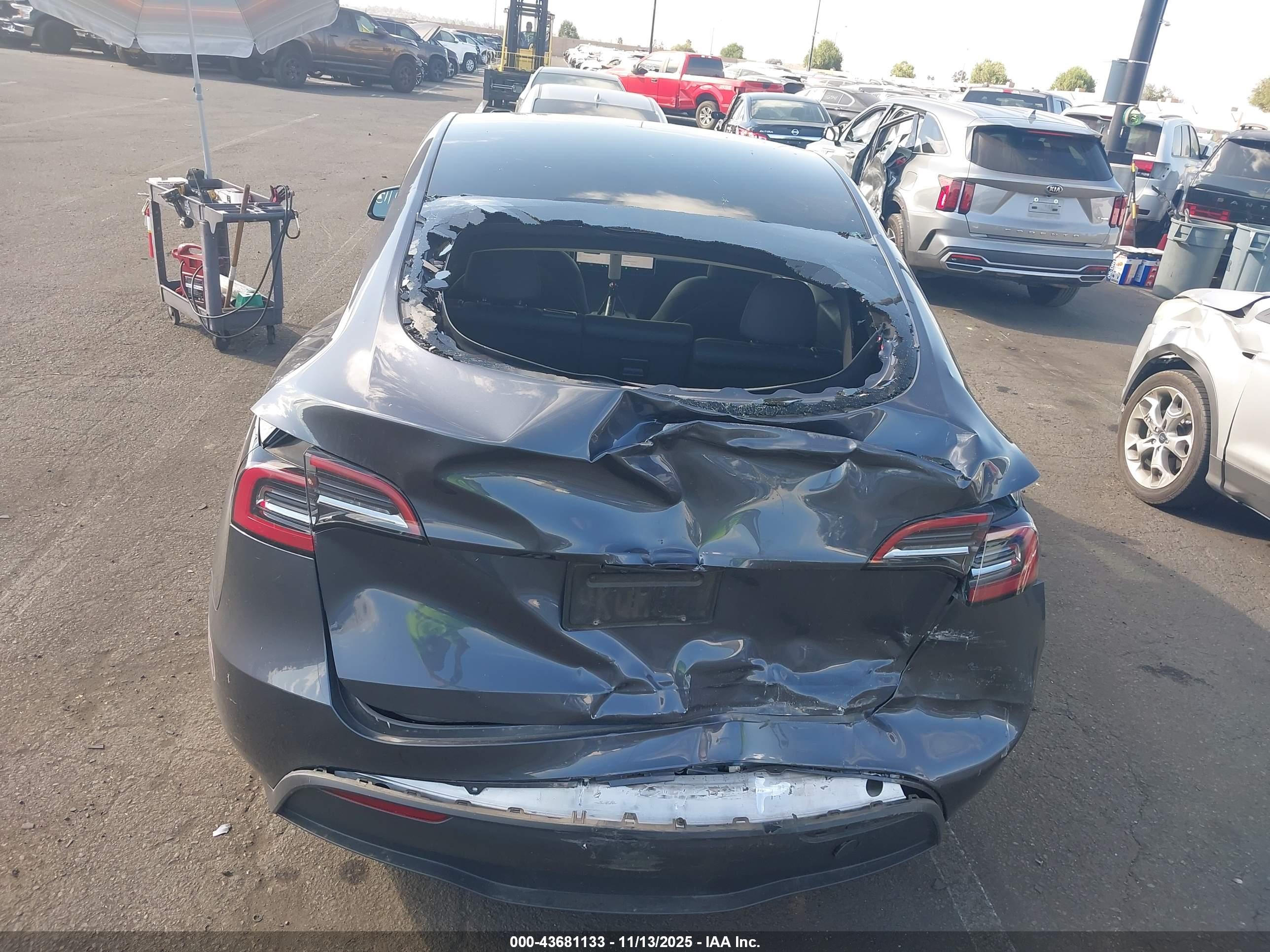 TESLA MODEL image 6