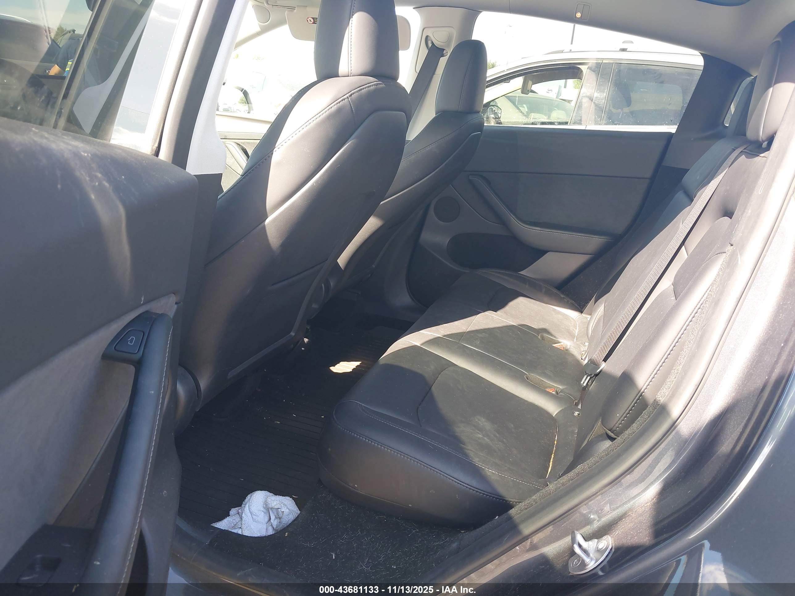 TESLA MODEL image 8