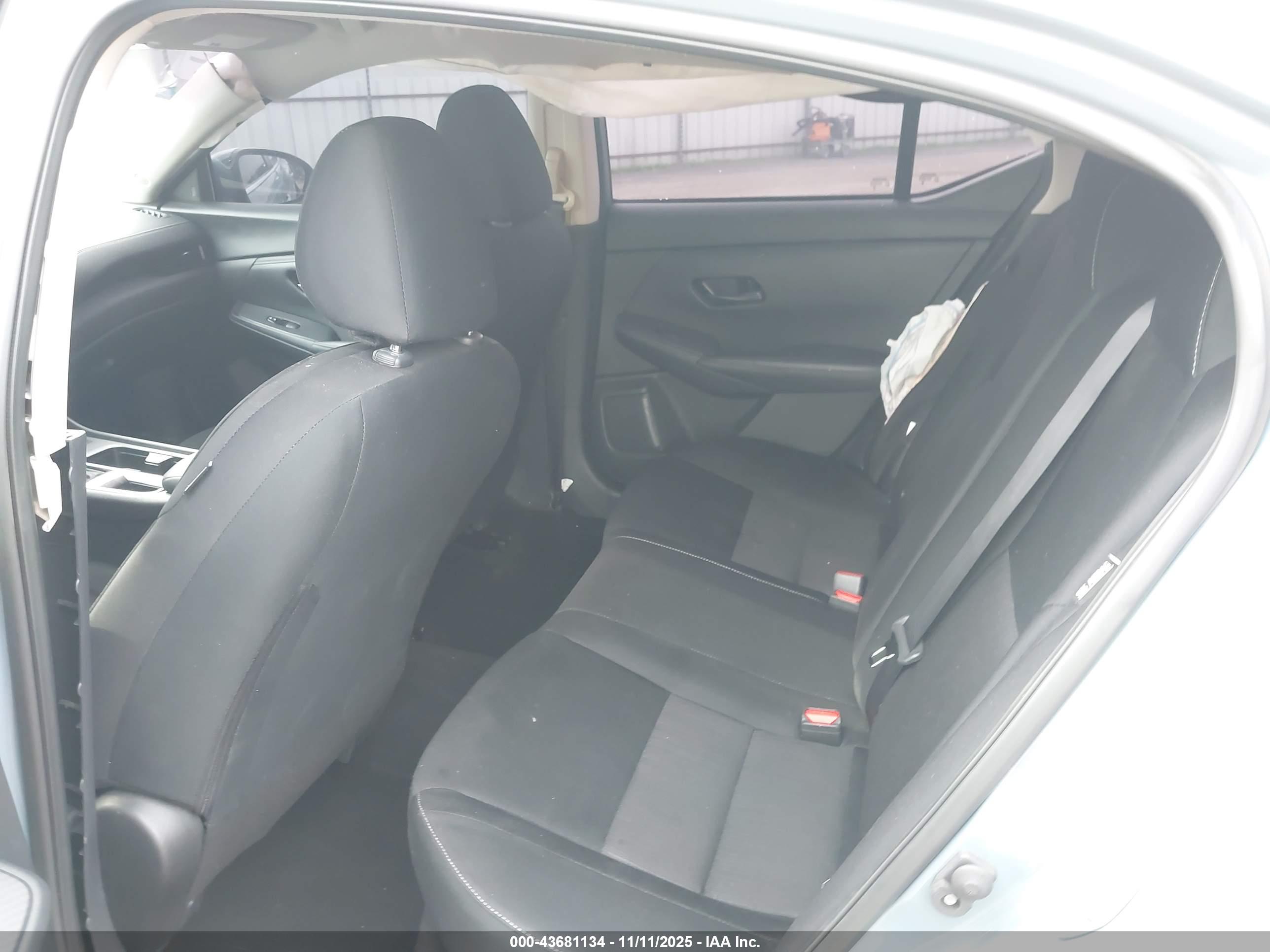 NISSAN SENTRA image 8