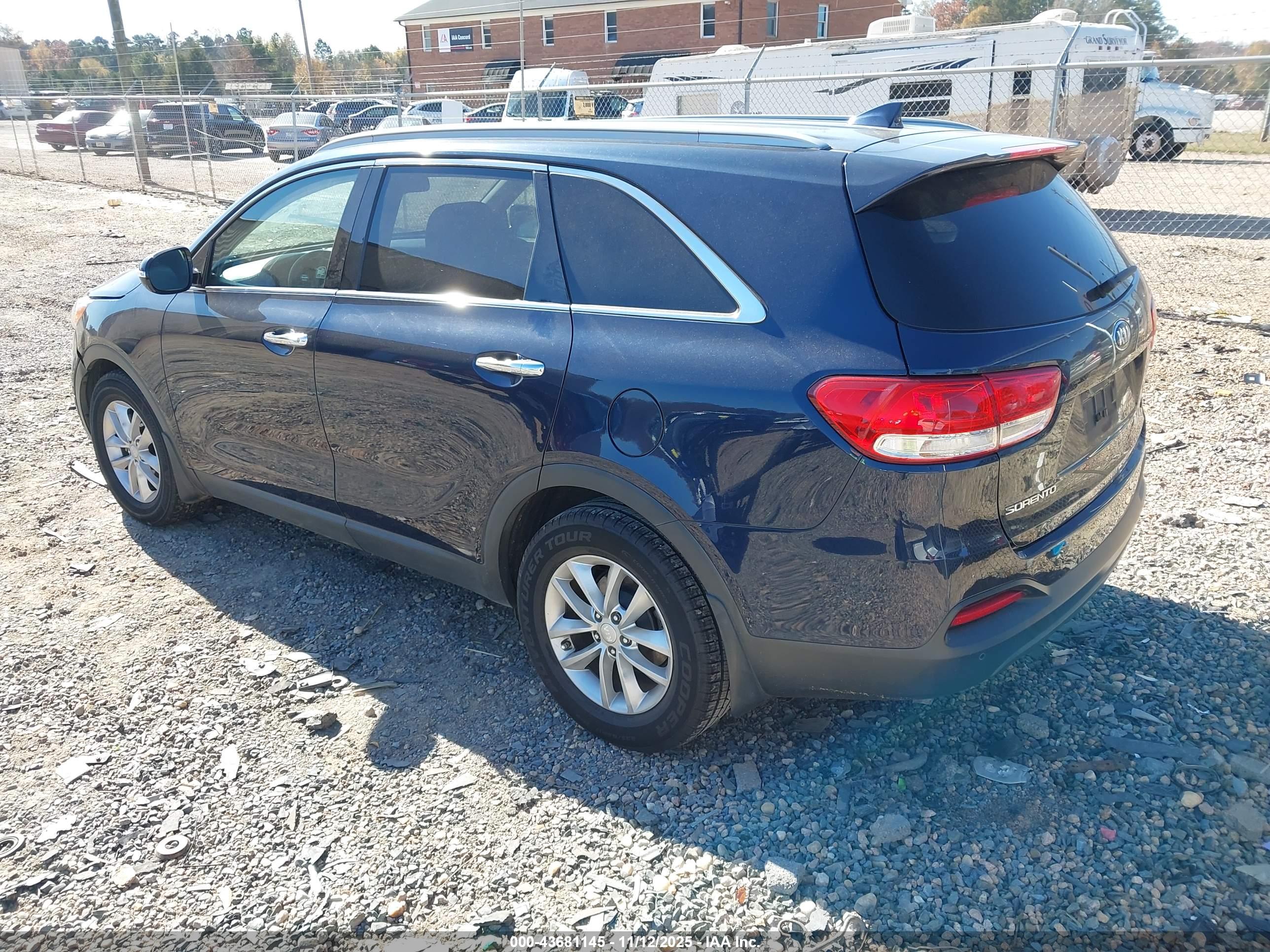 KIA SORENTO image 3