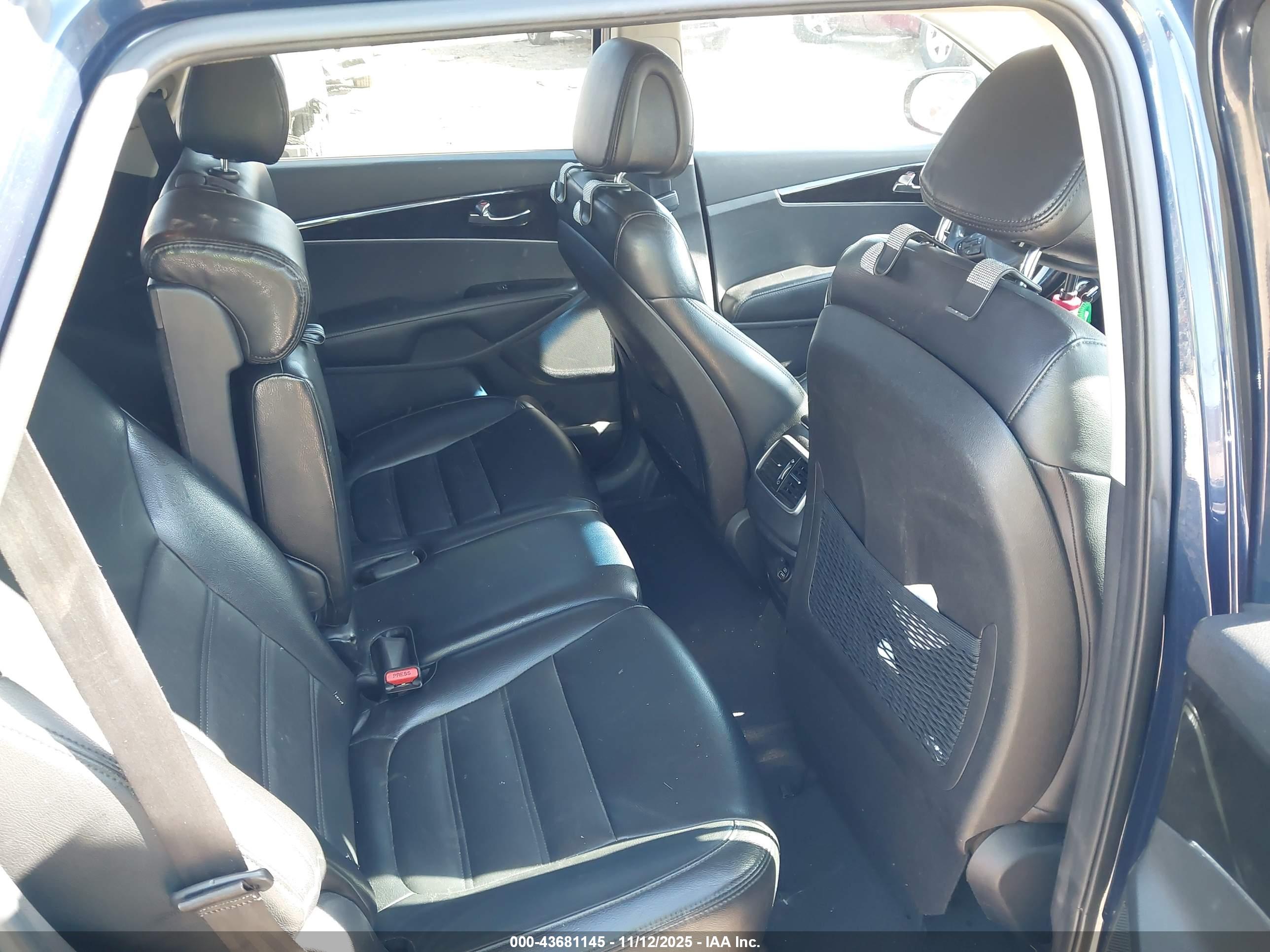 KIA SORENTO image 8