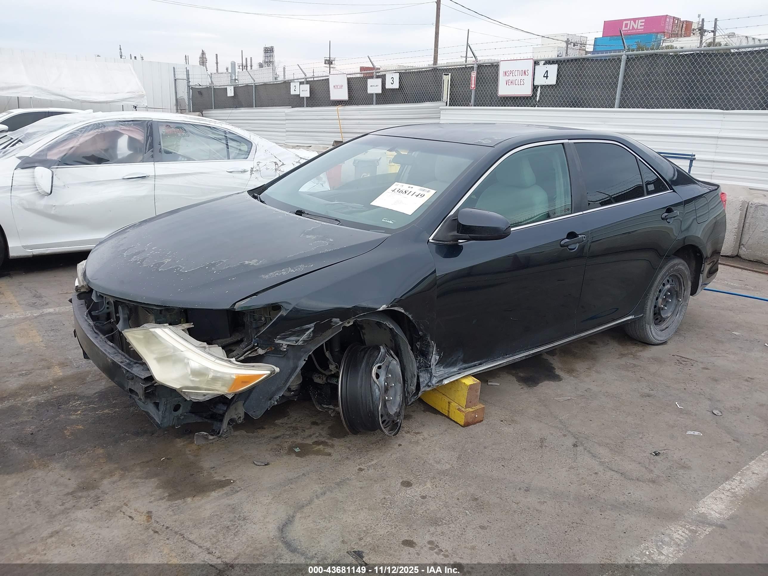 TOYOTA CAMRY image 2