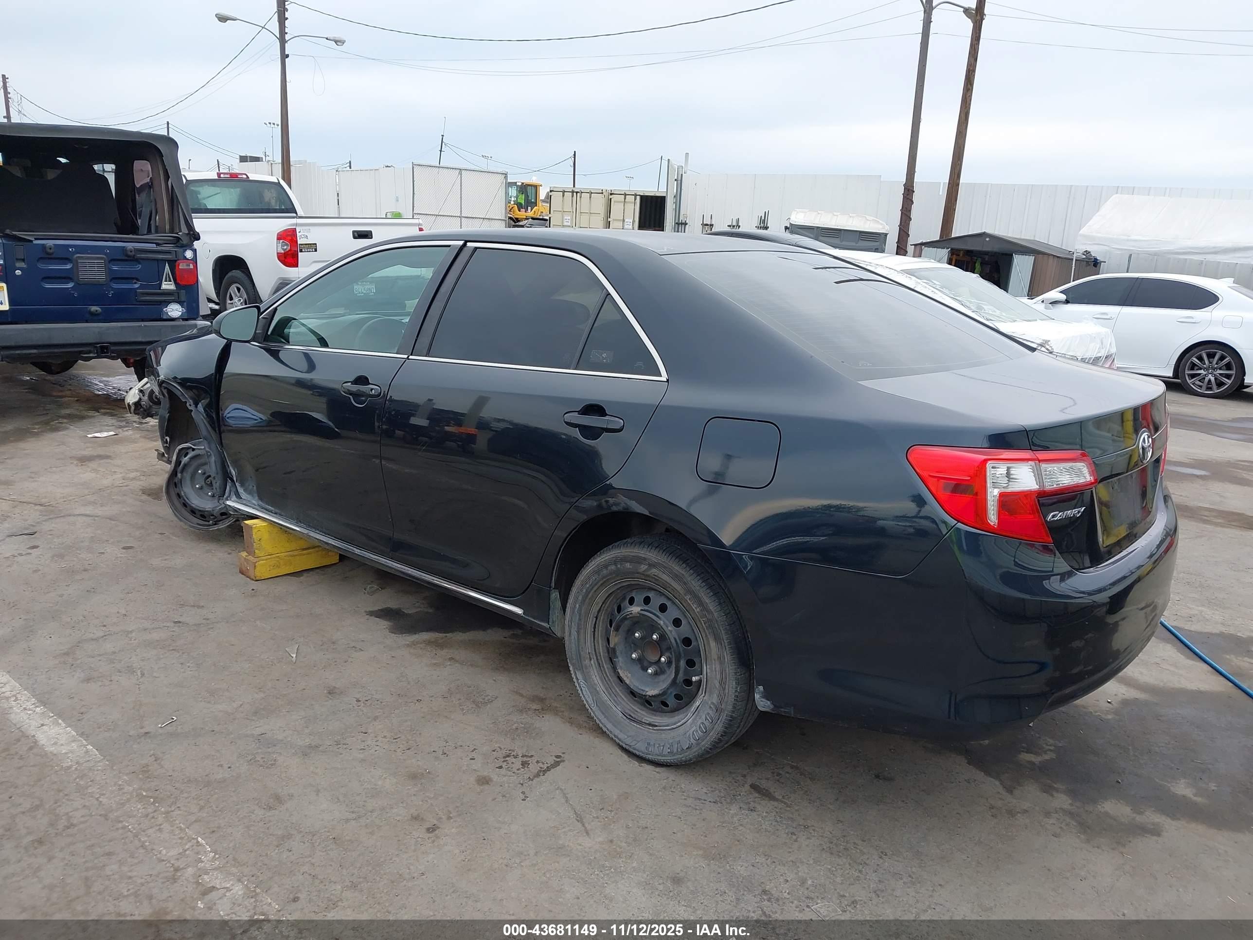 TOYOTA CAMRY image 3