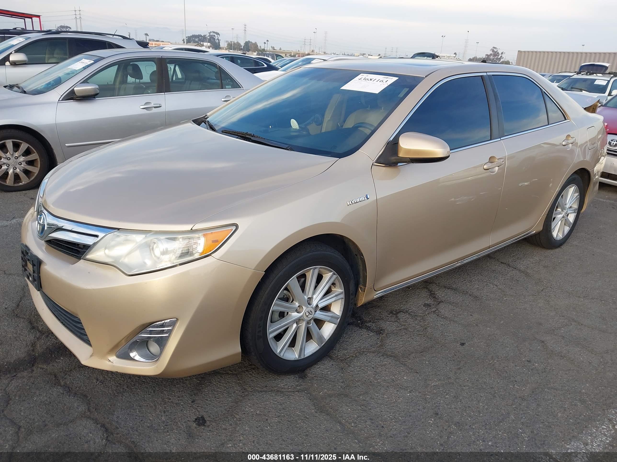 TOYOTA CAMRY image 2
