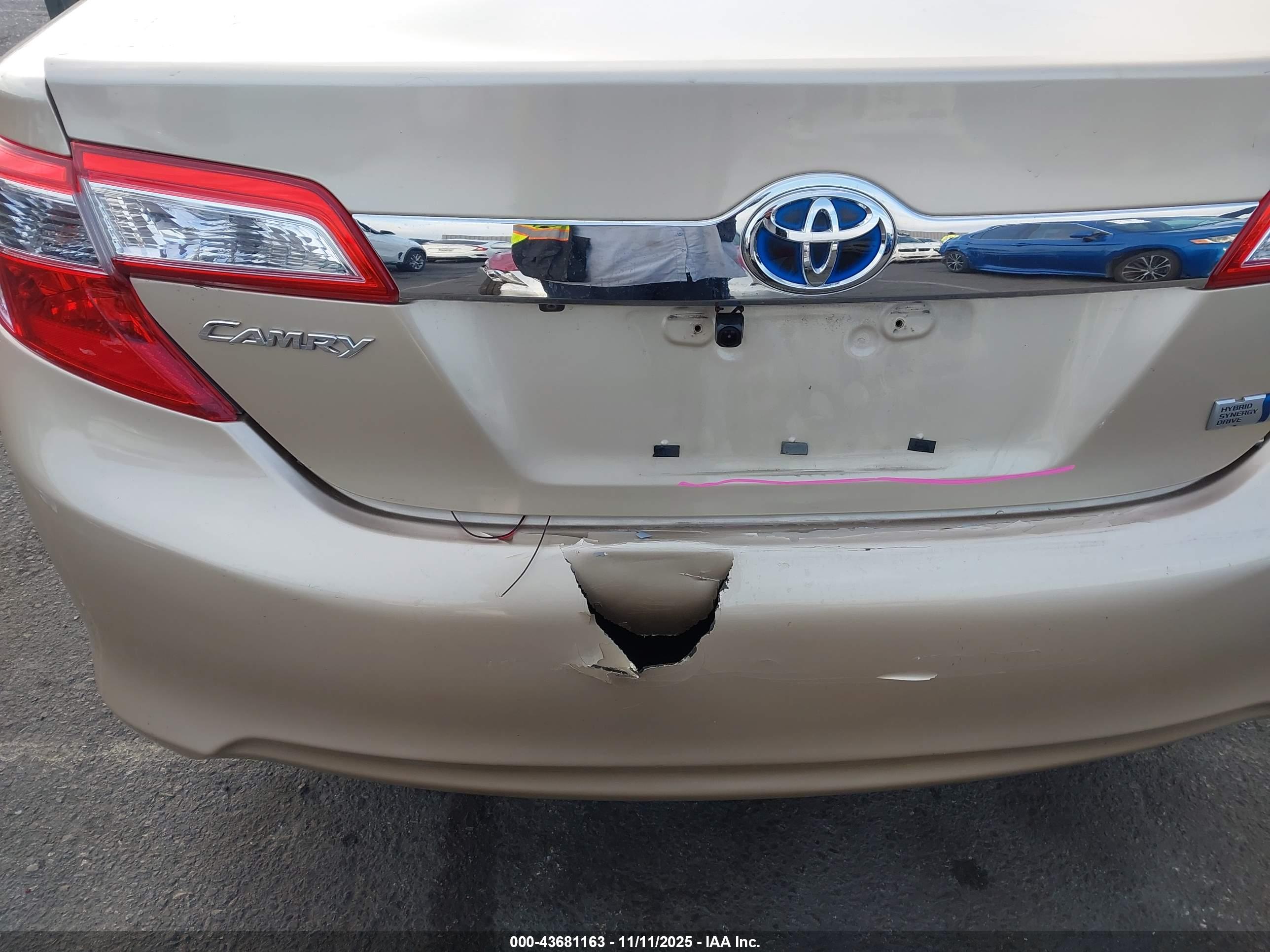 TOYOTA CAMRY image 6