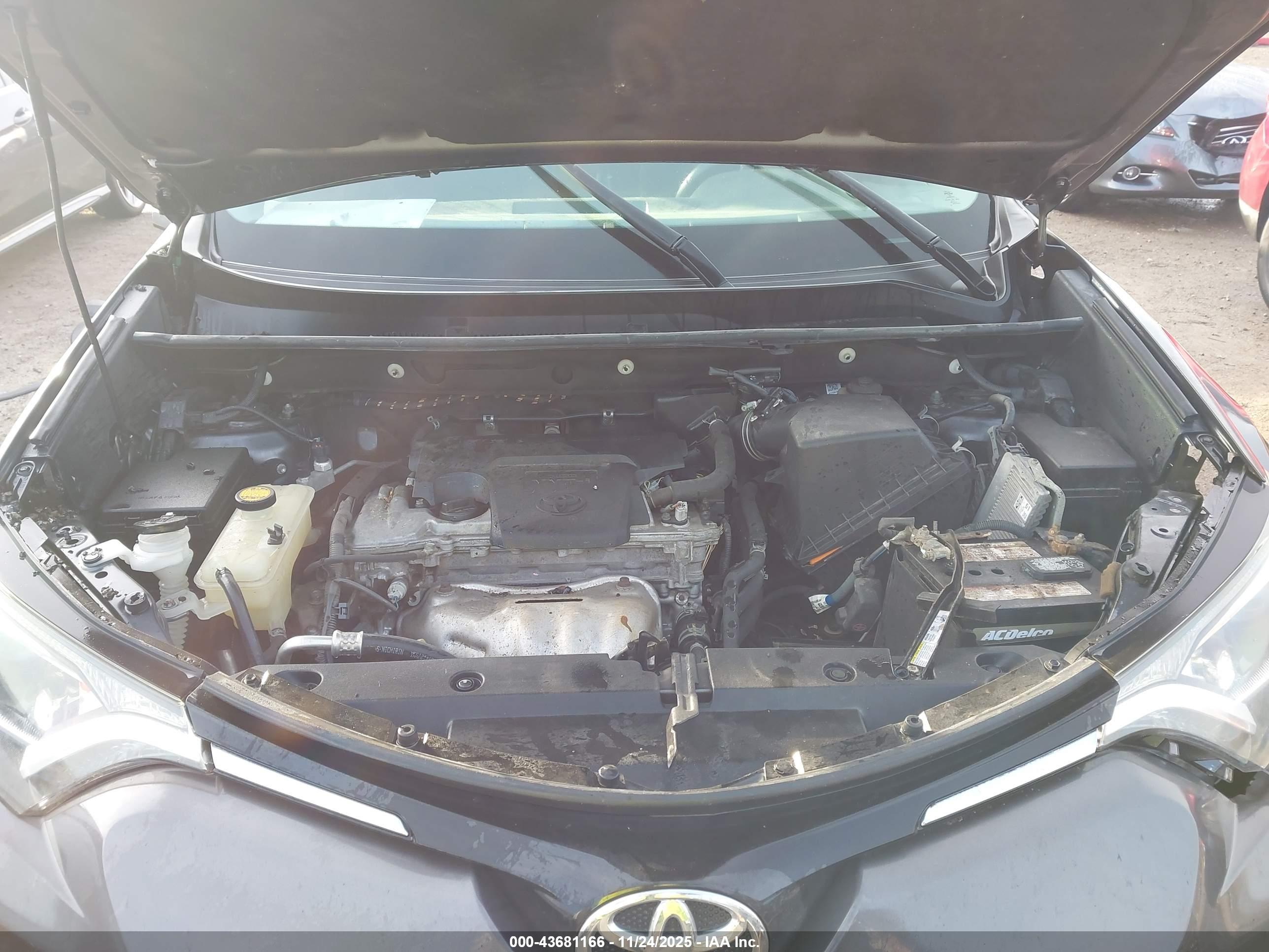 TOYOTA RAV4 image 10