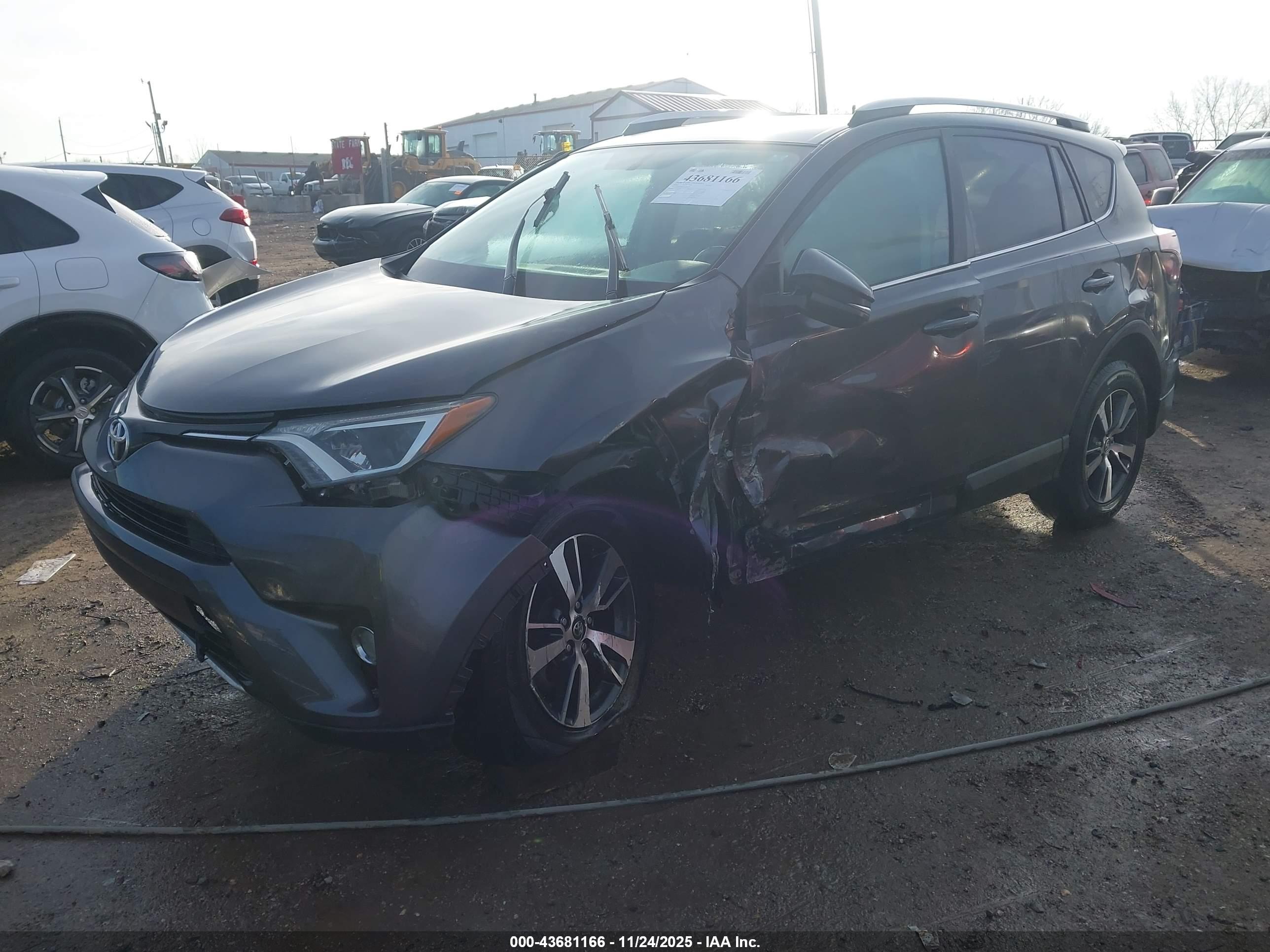 TOYOTA RAV4 image 2