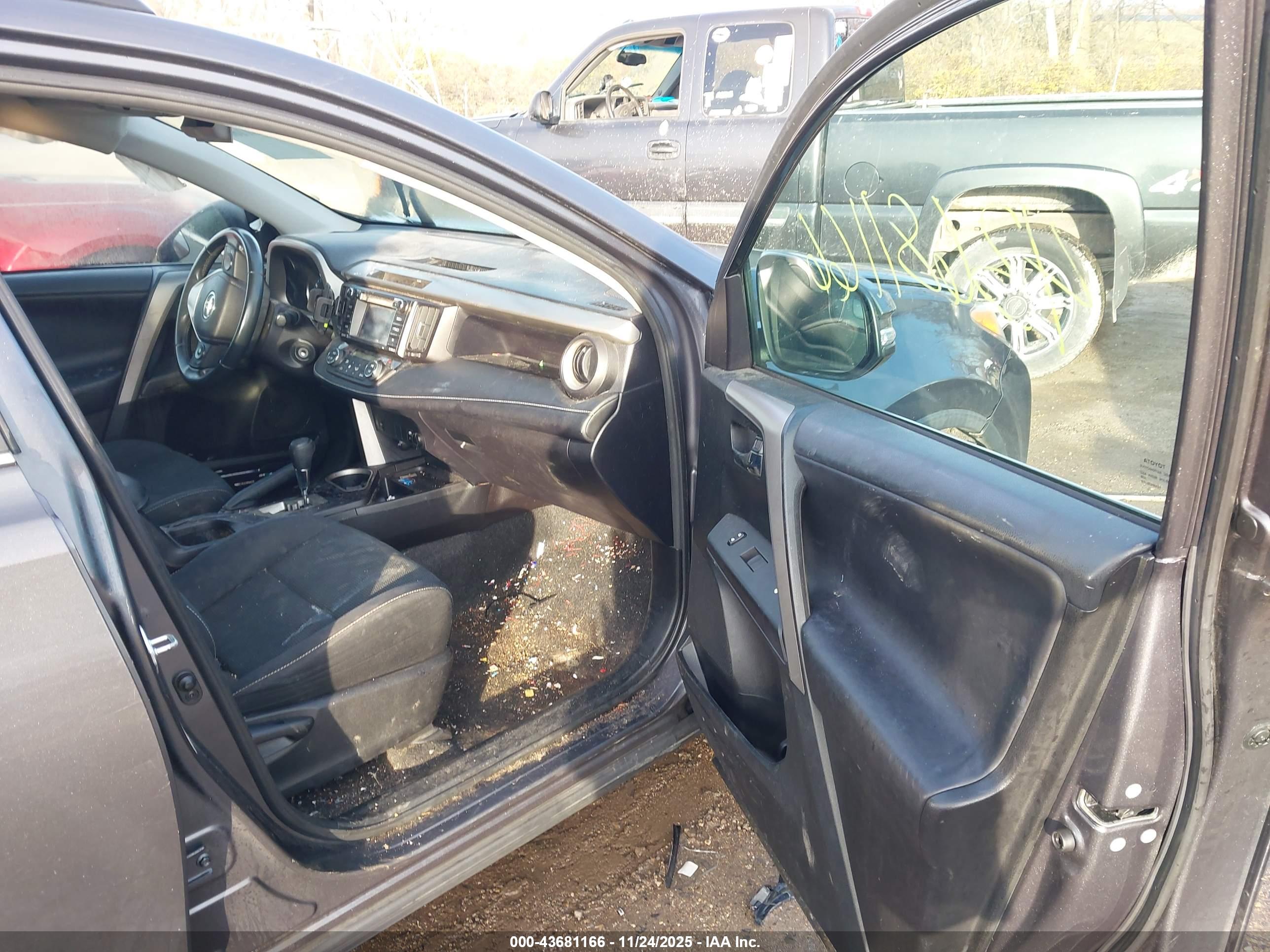 TOYOTA RAV4 image 5