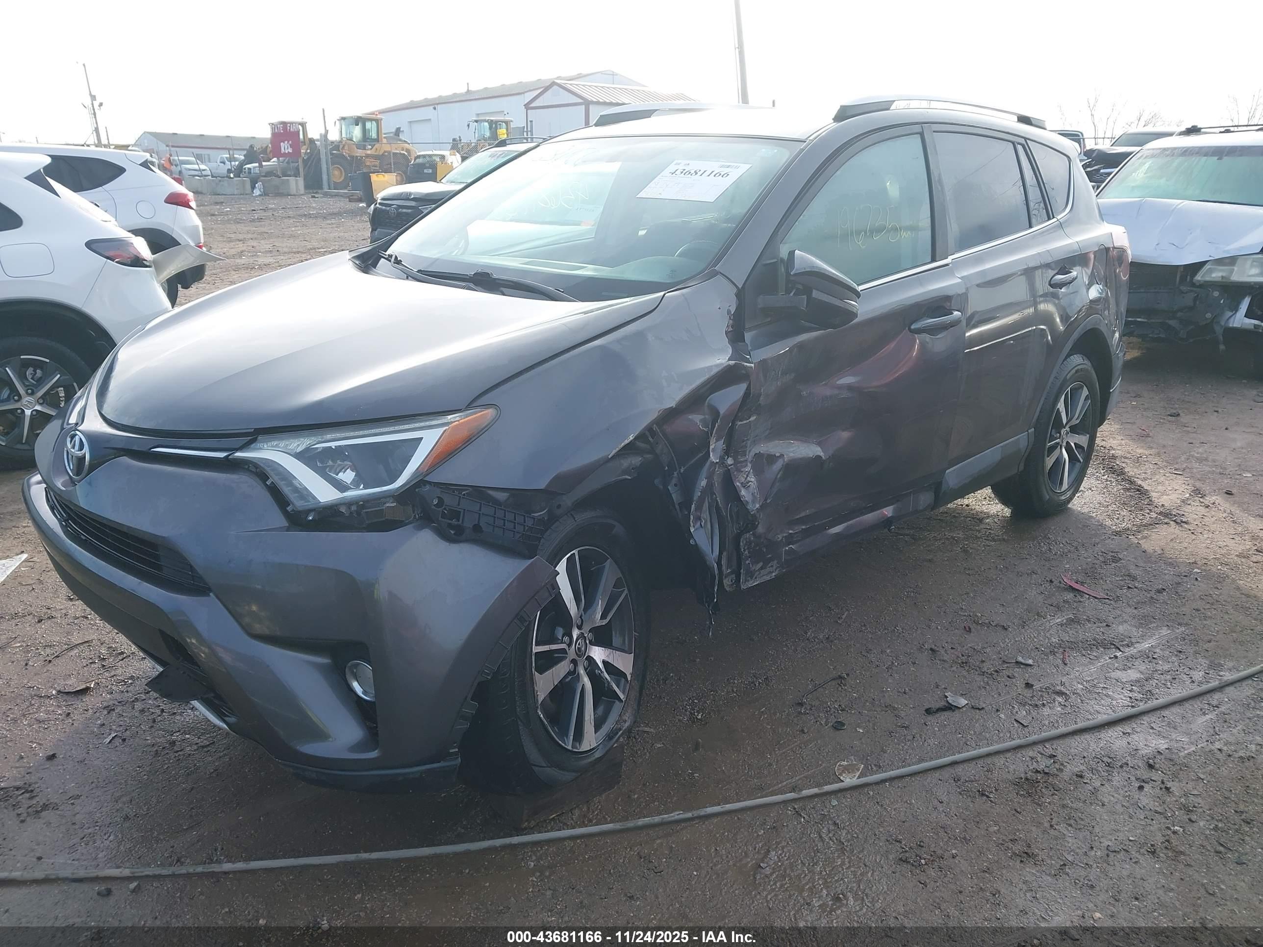 TOYOTA RAV4 image 6