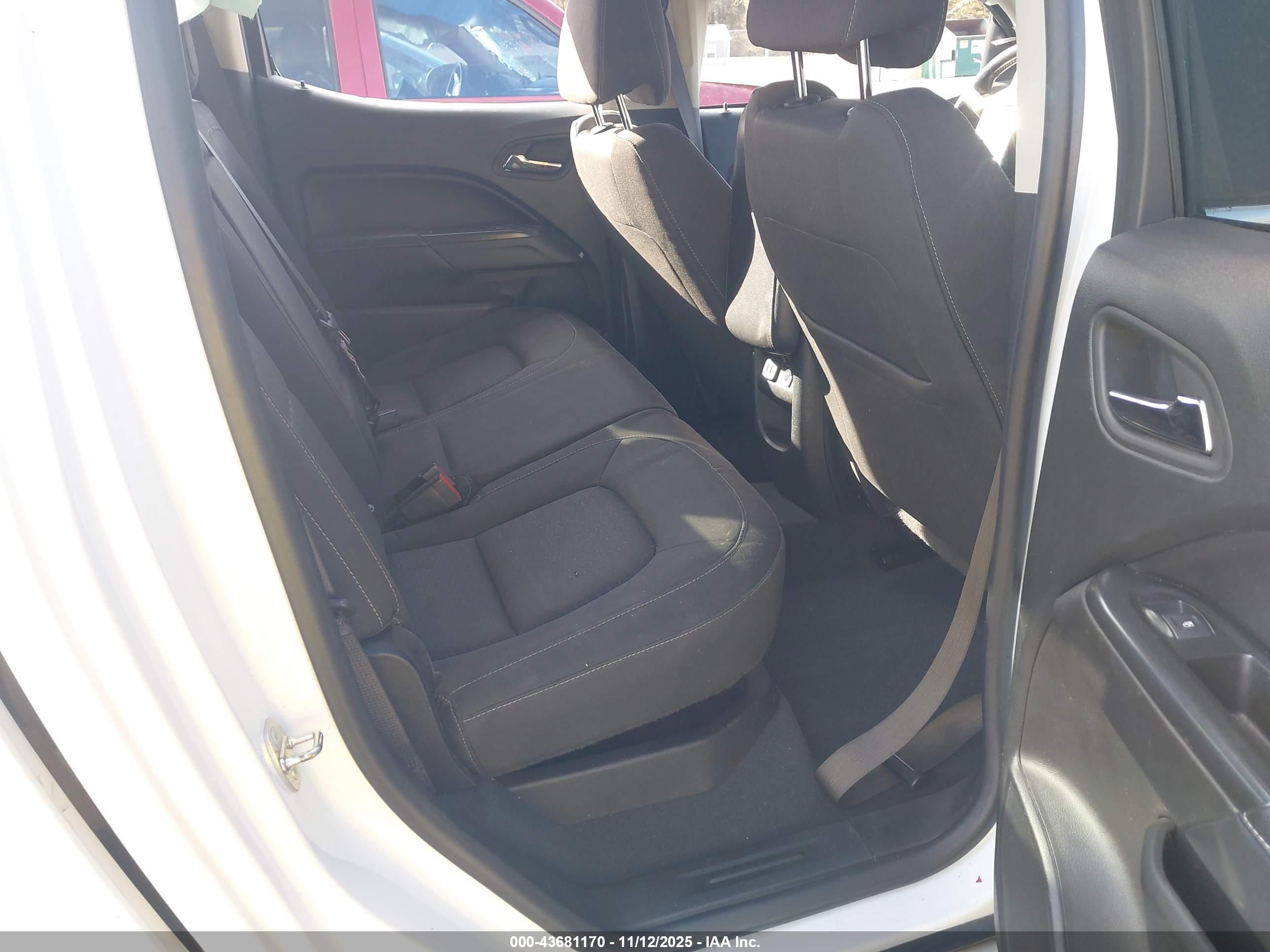 GMC CANYON image 8