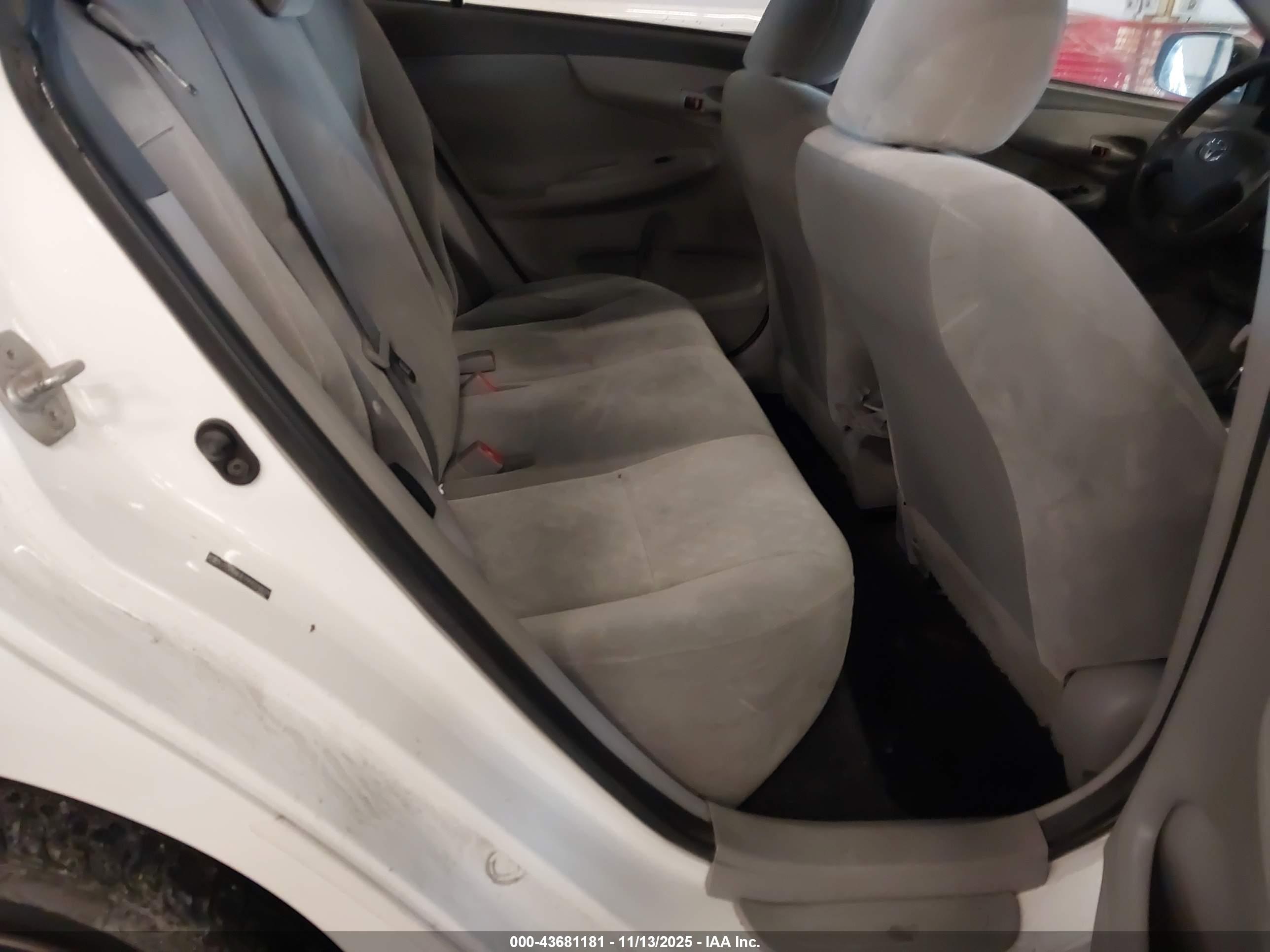 TOYOTA COROLLA image 8