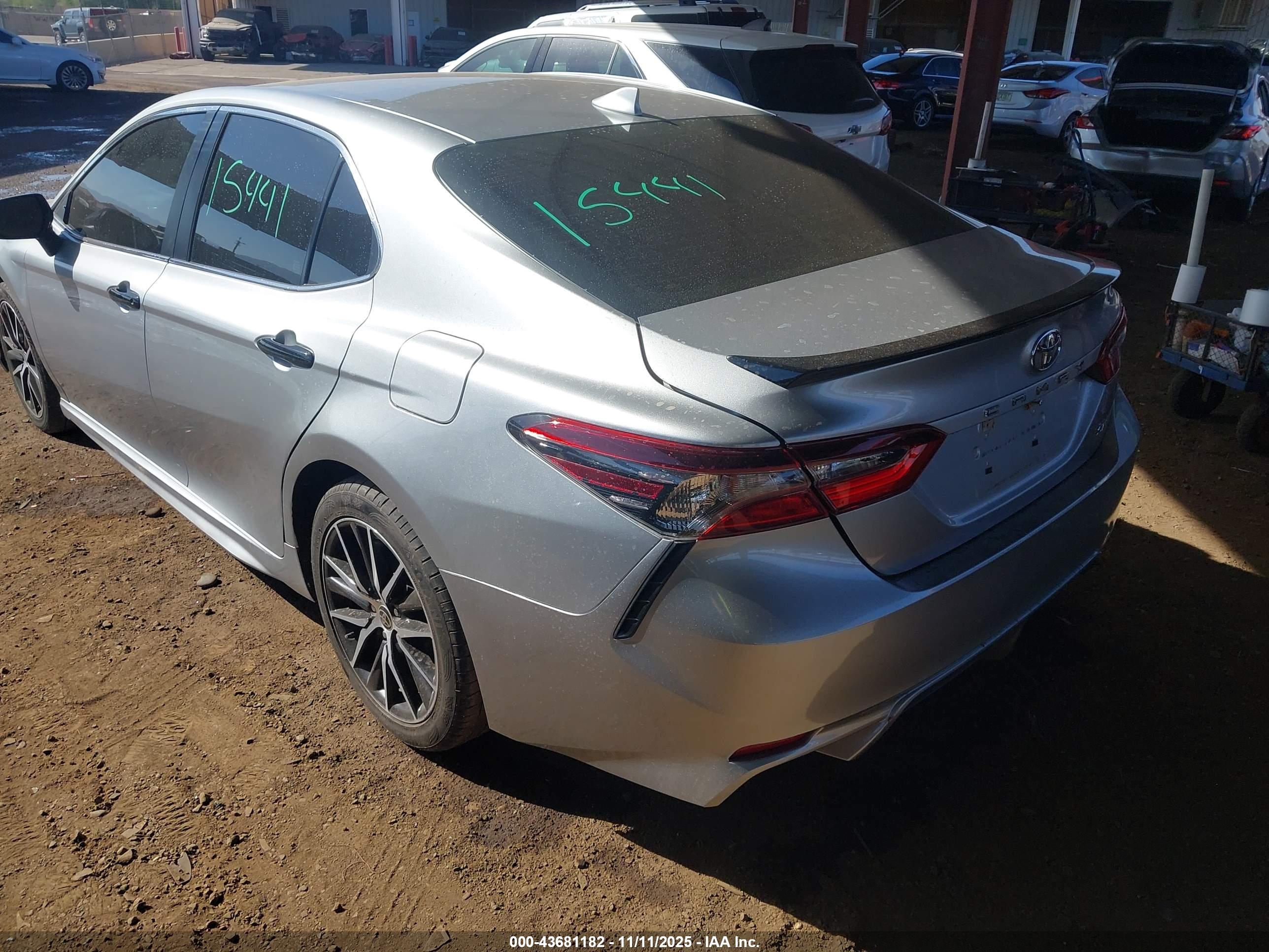 TOYOTA CAMRY image 3