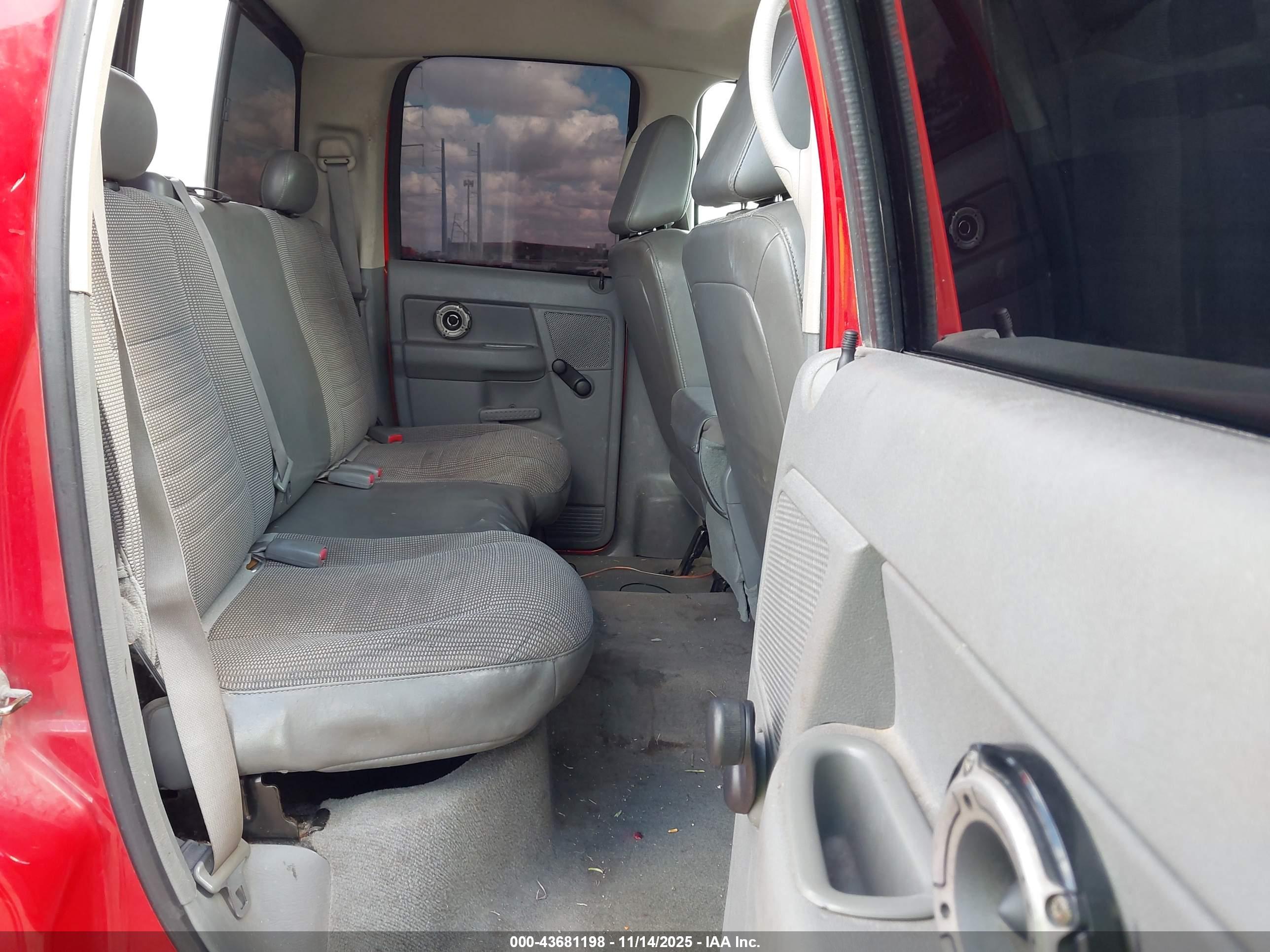 DODGE RAM image 8
