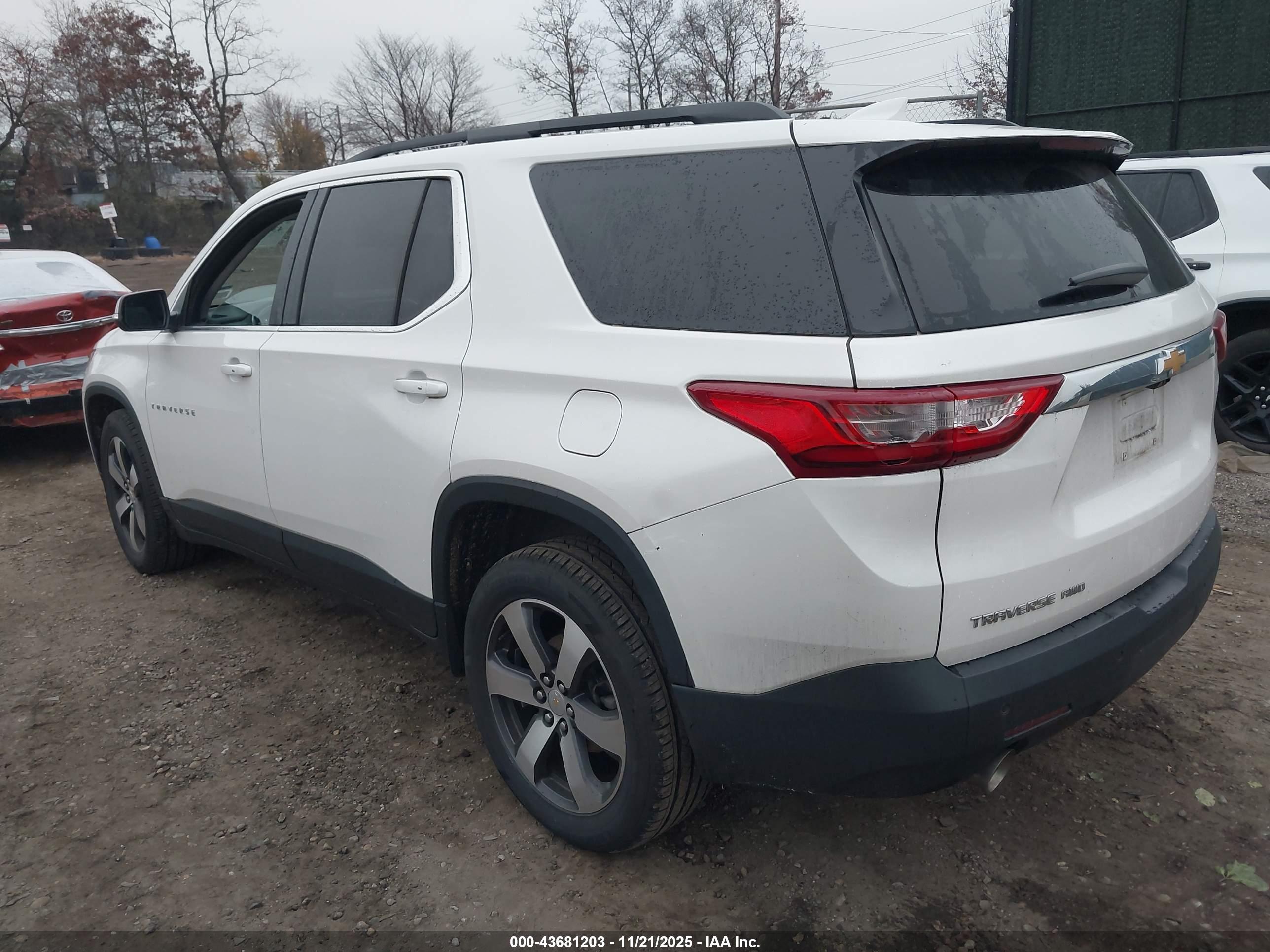 CHEVROLET TRAVERSE image 3