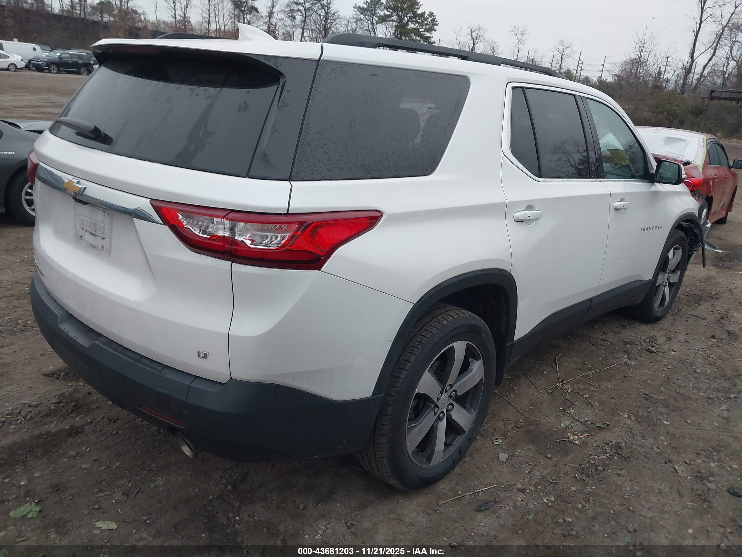 CHEVROLET TRAVERSE image 4