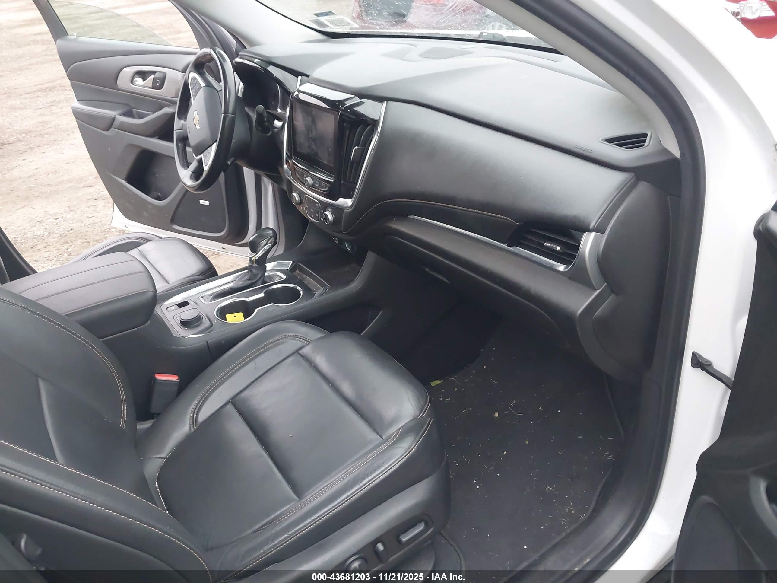 CHEVROLET TRAVERSE image 5