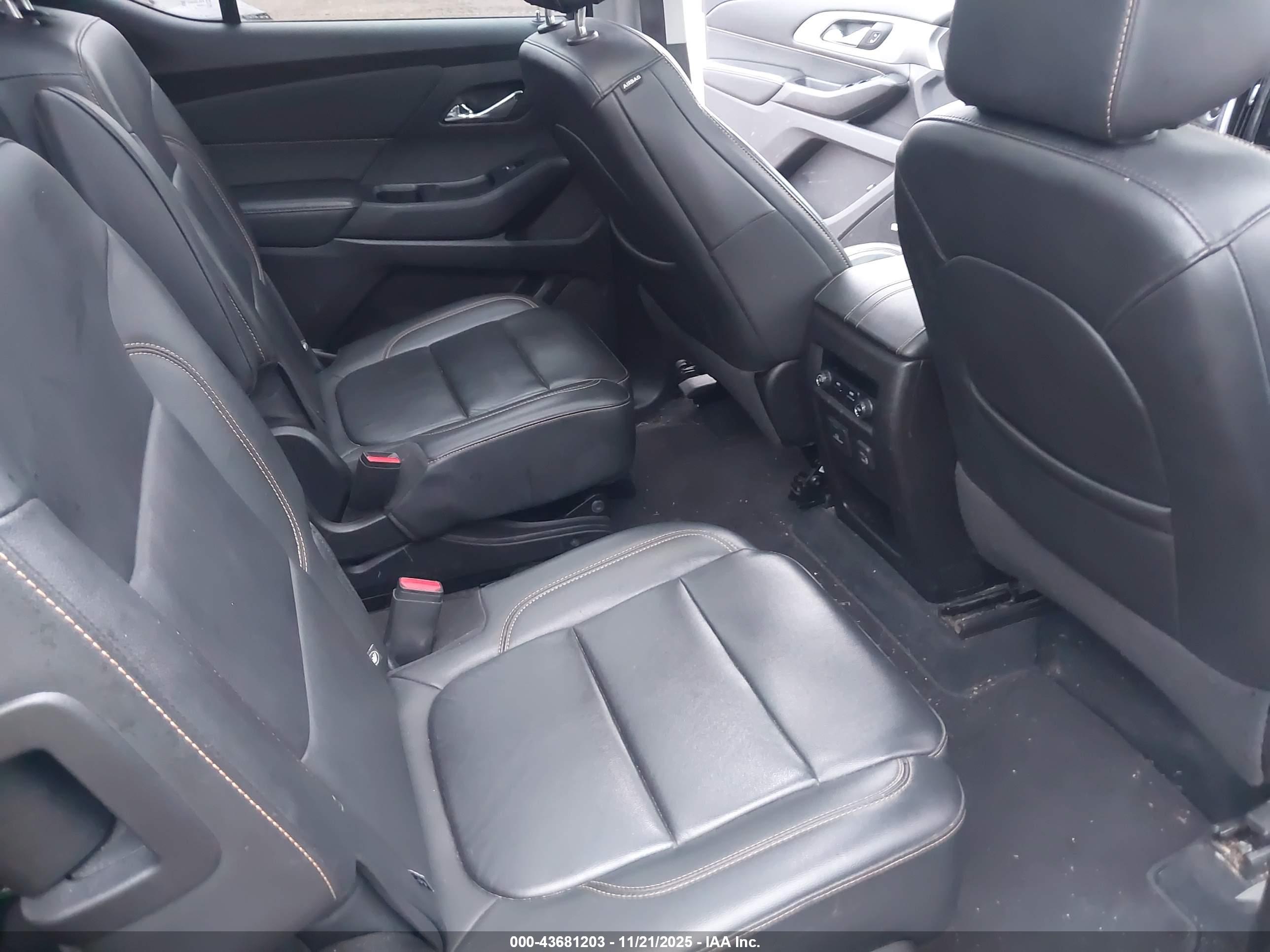 CHEVROLET TRAVERSE image 8