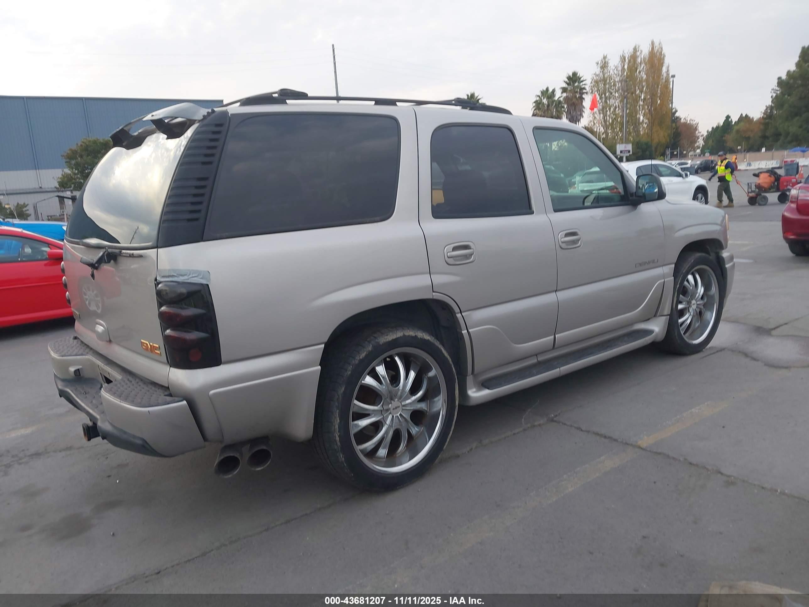 GMC YUKON image 4