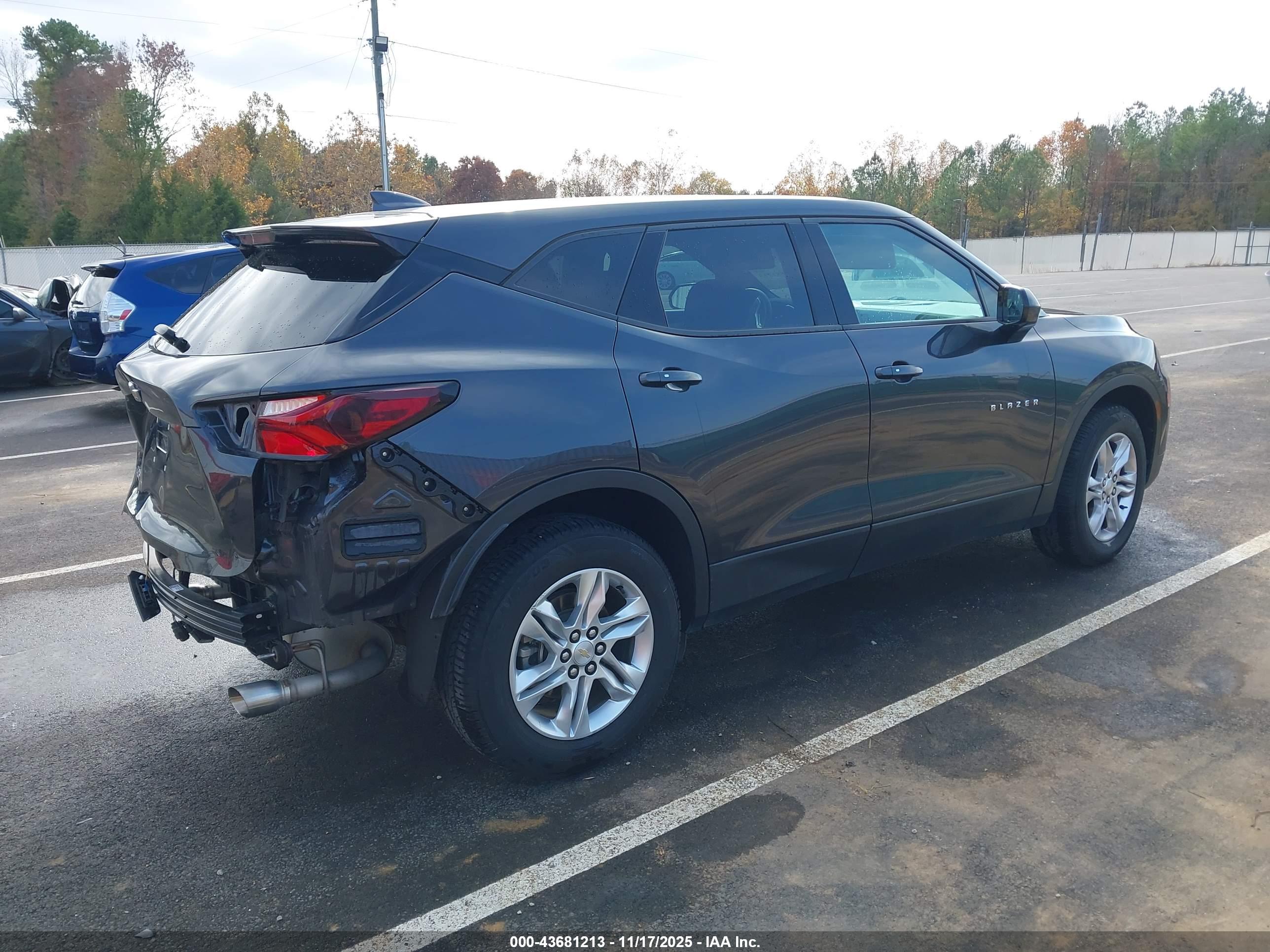 CHEVROLET BLAZER image 4