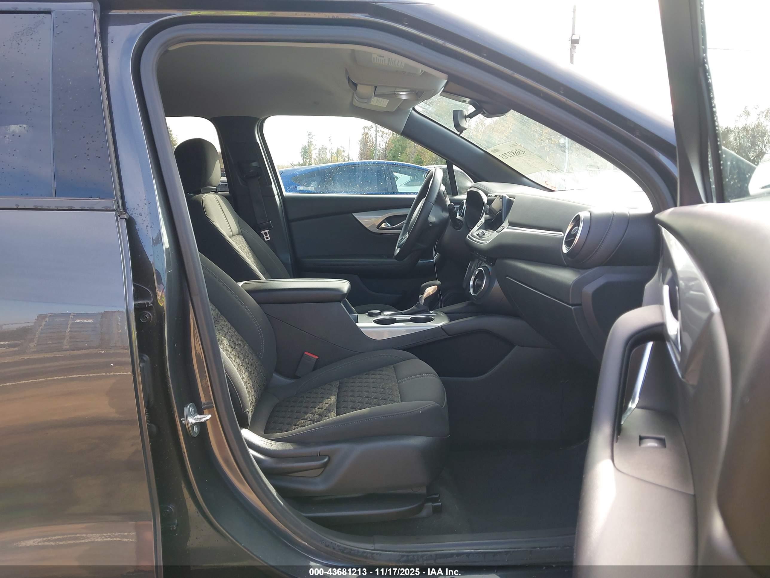 CHEVROLET BLAZER image 5