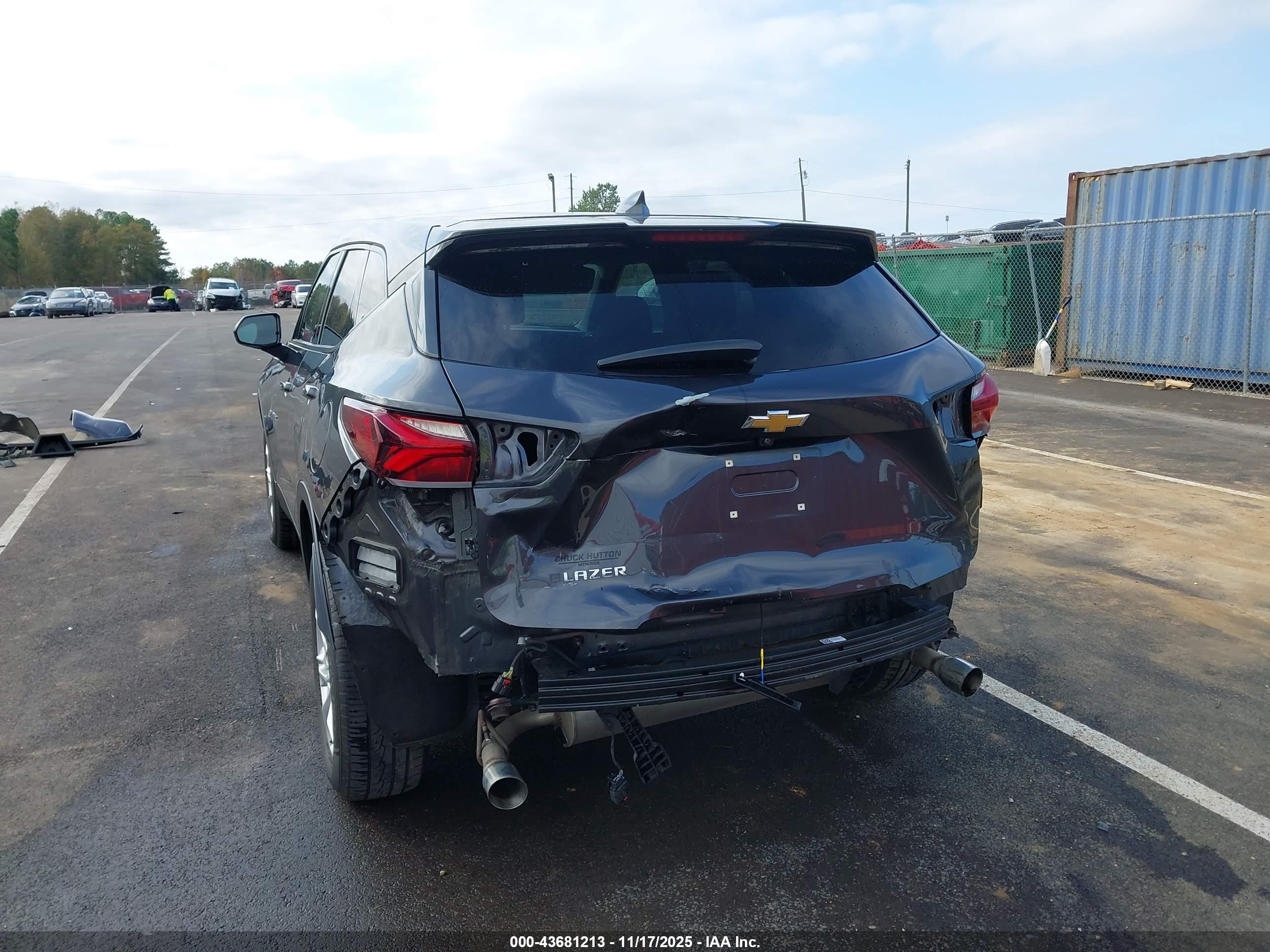 CHEVROLET BLAZER image 6