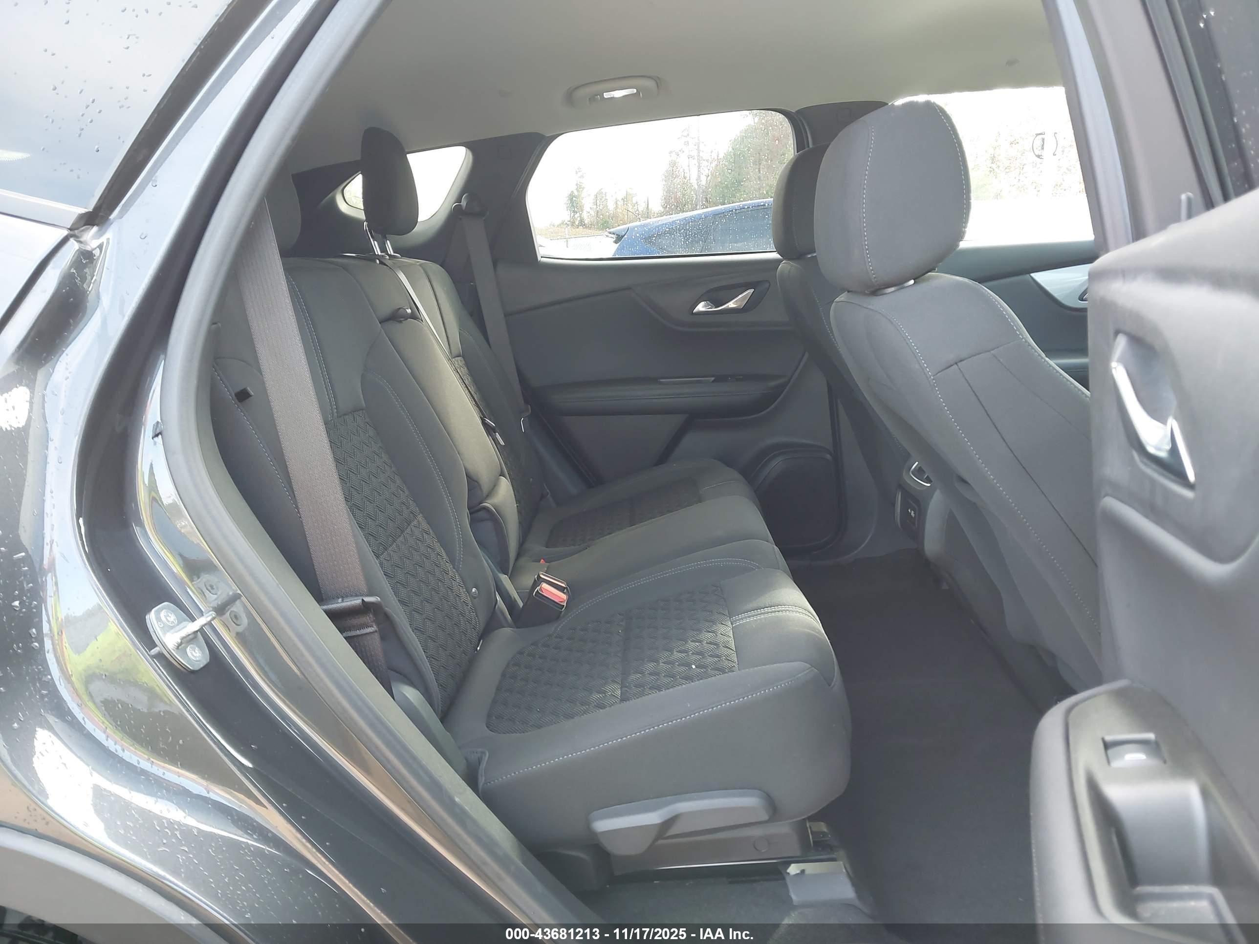 CHEVROLET BLAZER image 8