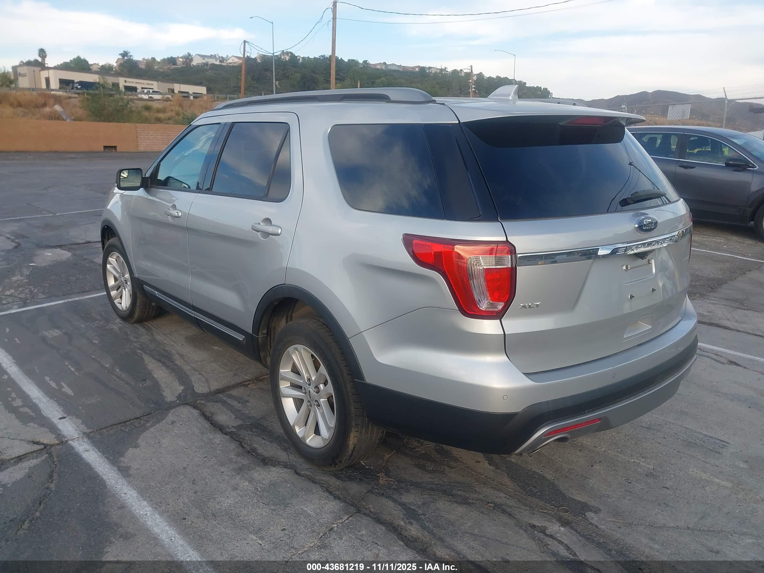 FORD EXPLORER image 3
