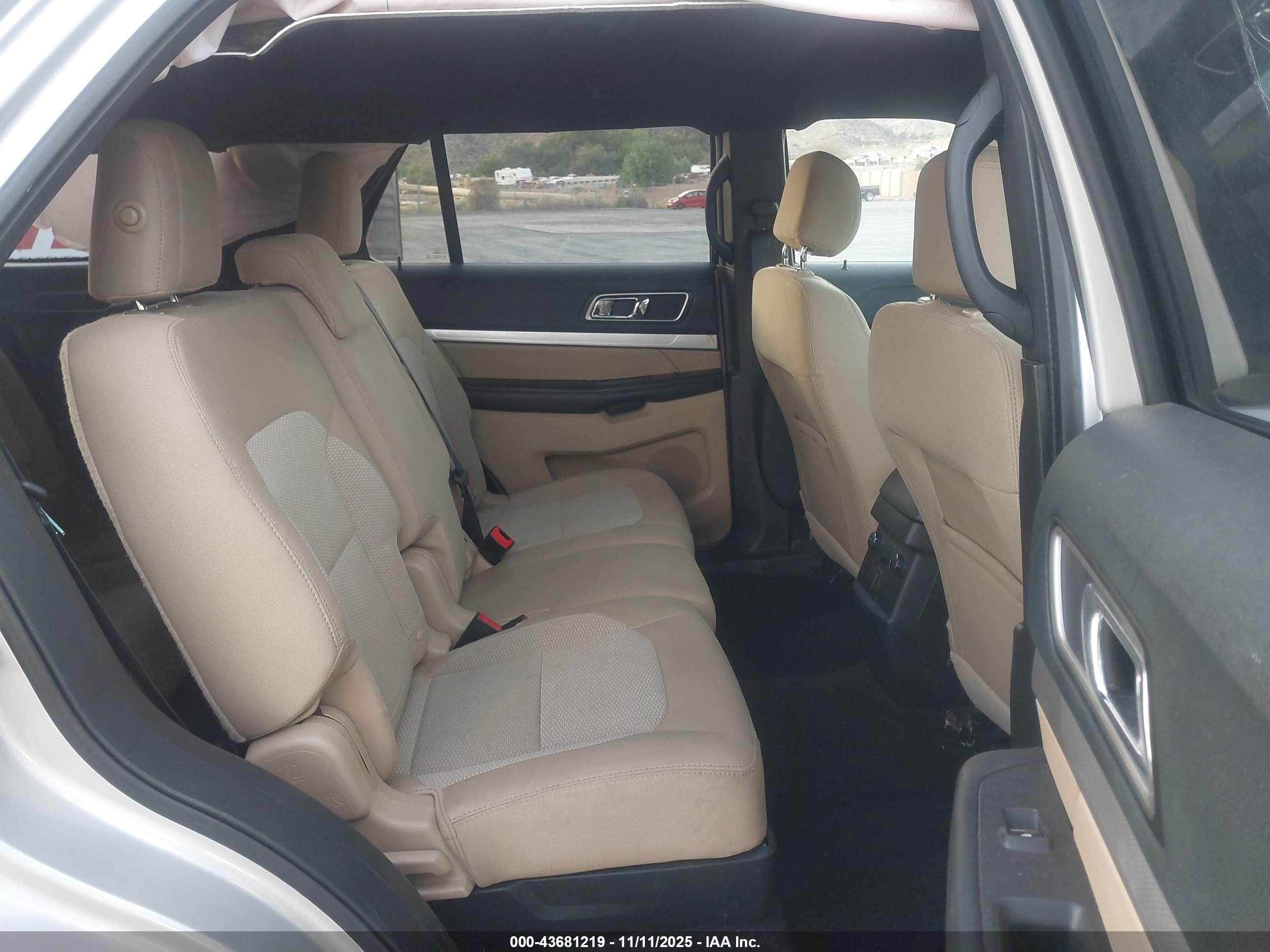 FORD EXPLORER image 8