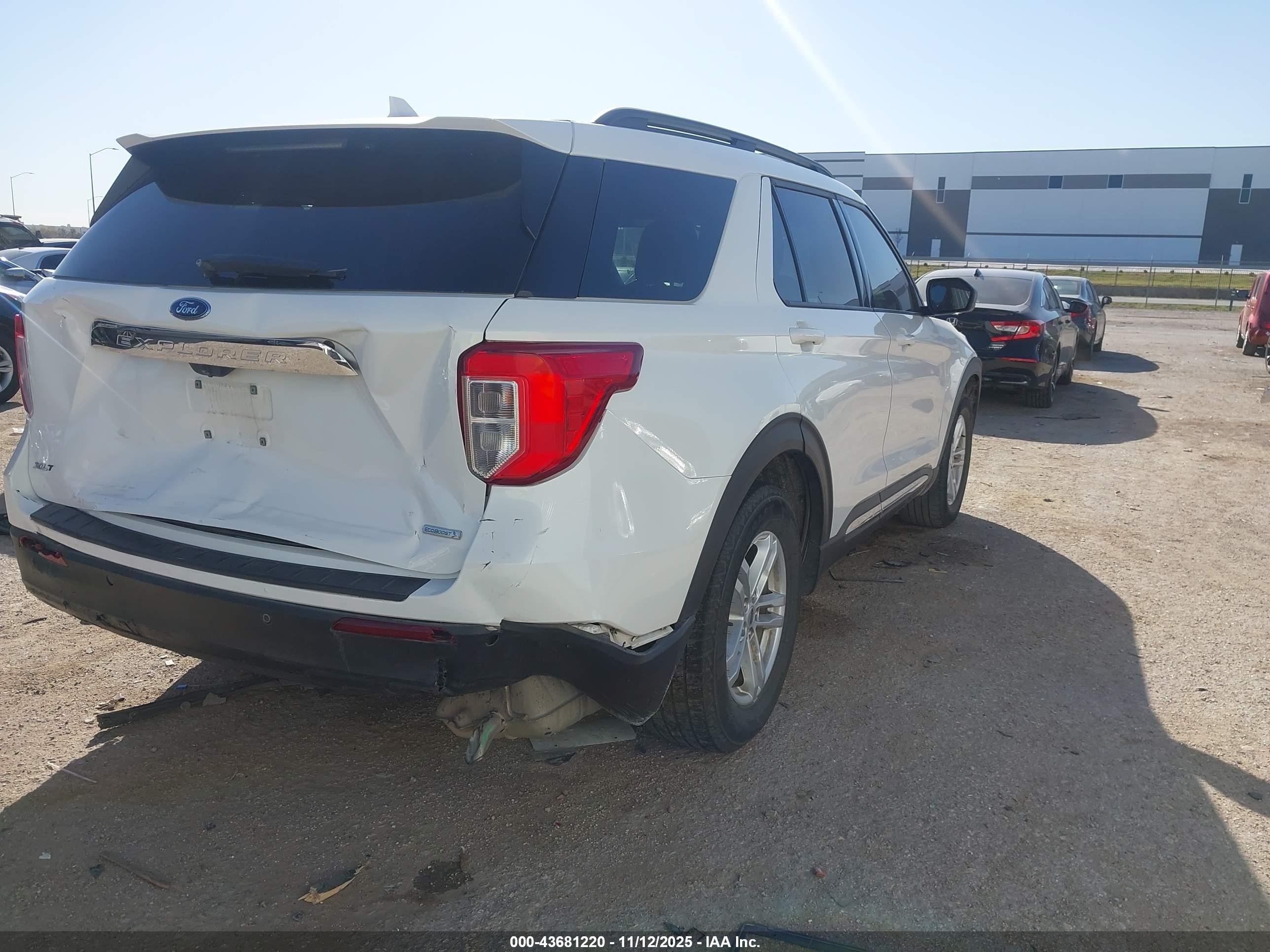 FORD EXPLORER image 4