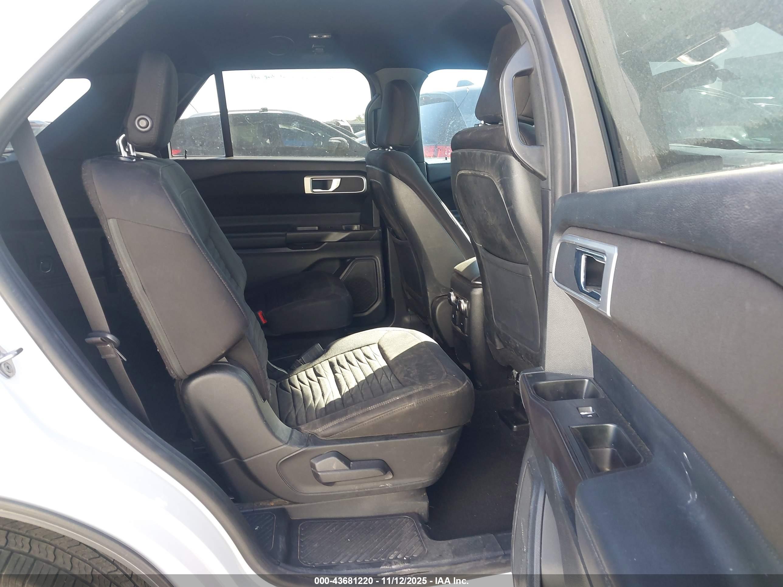 FORD EXPLORER image 8