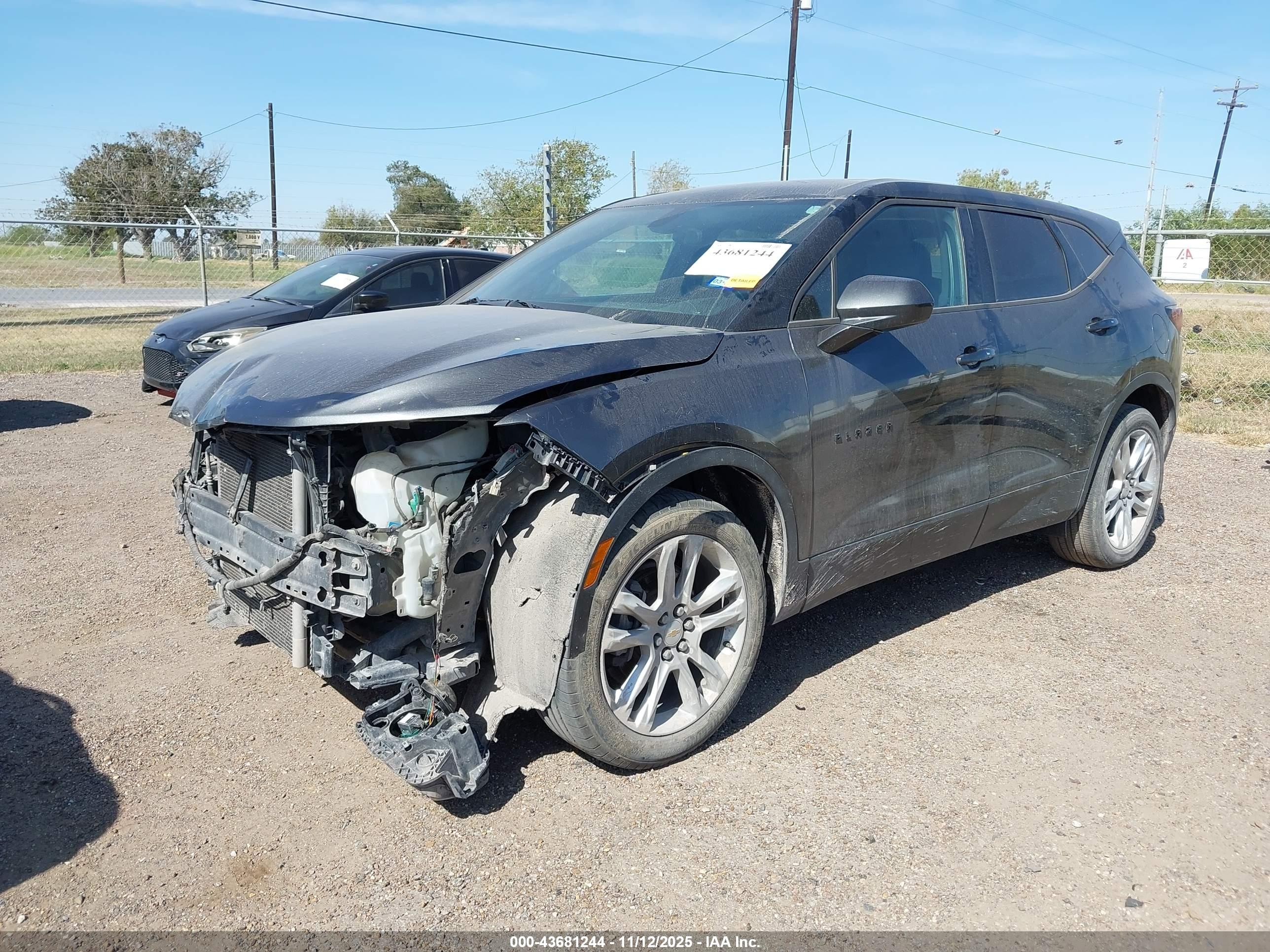 CHEVROLET BLAZER image 2