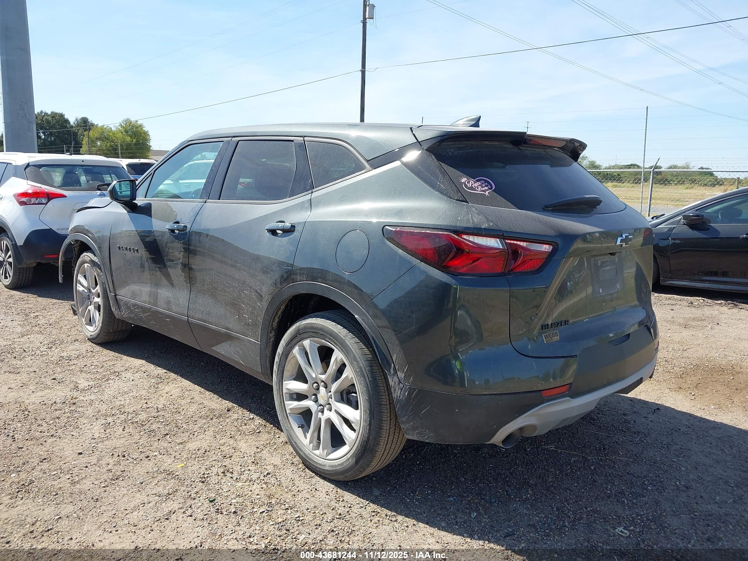 CHEVROLET BLAZER image 3