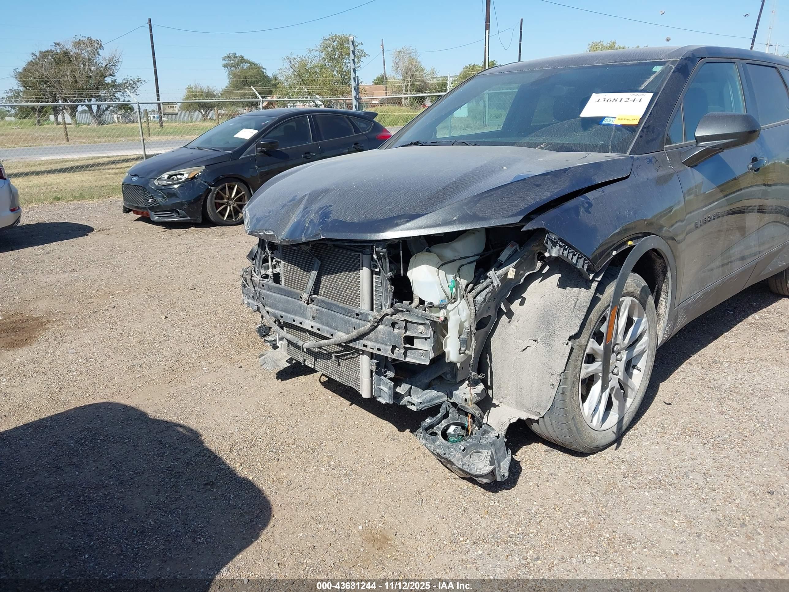 CHEVROLET BLAZER image 6