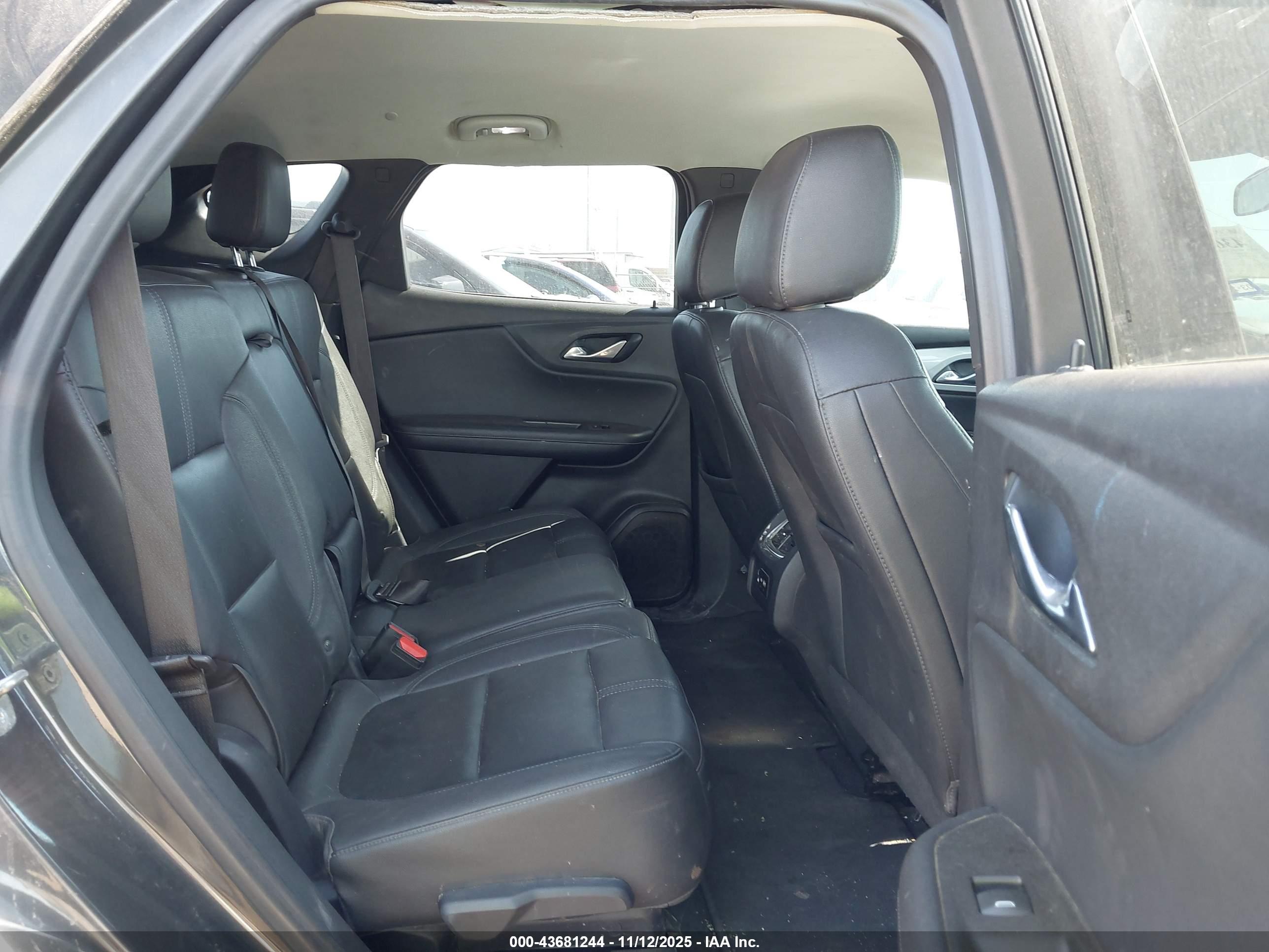 CHEVROLET BLAZER image 8