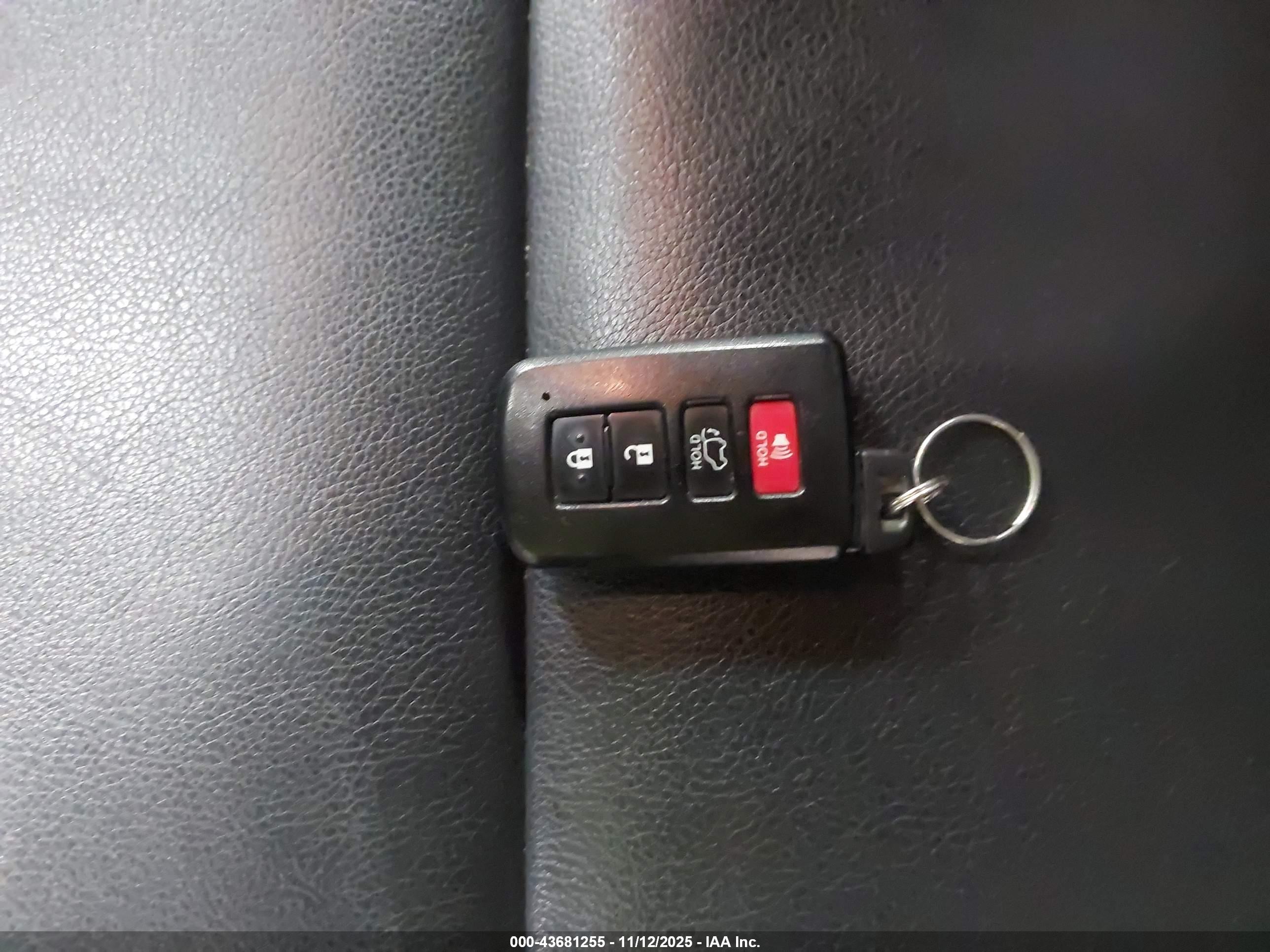 TOYOTA RAV4 image 11