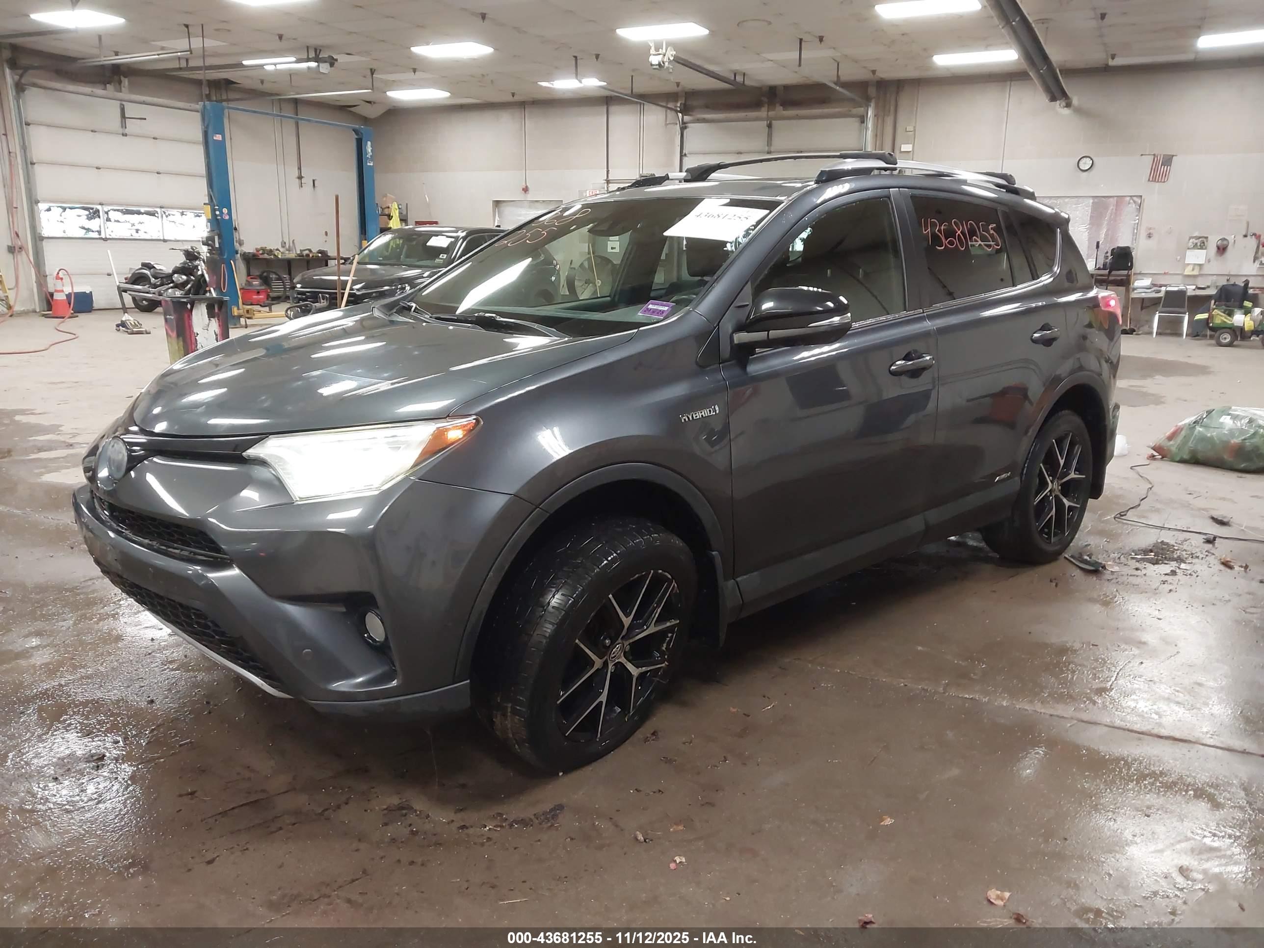 TOYOTA RAV4 image 2