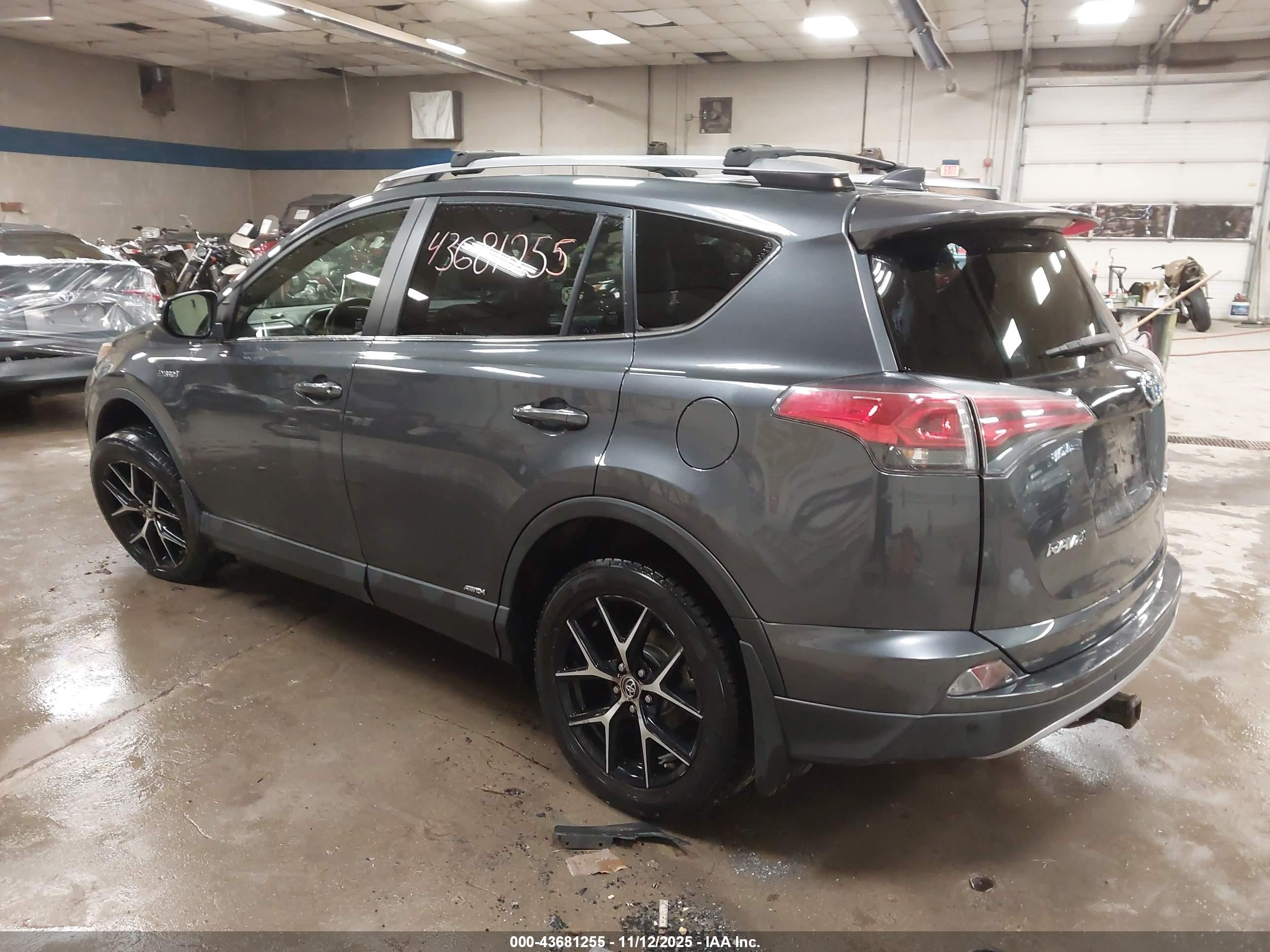 TOYOTA RAV4 image 3
