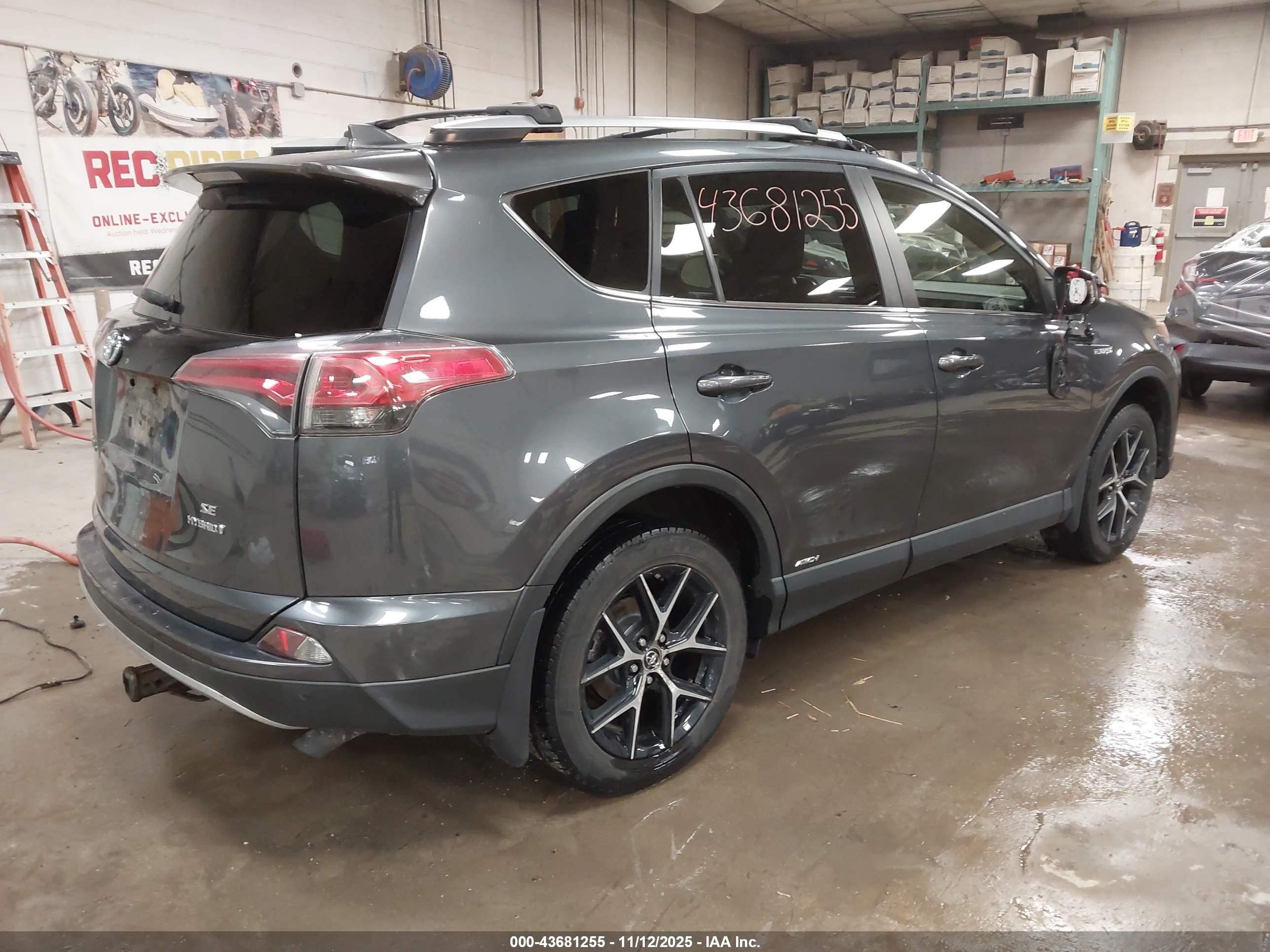 TOYOTA RAV4 image 4