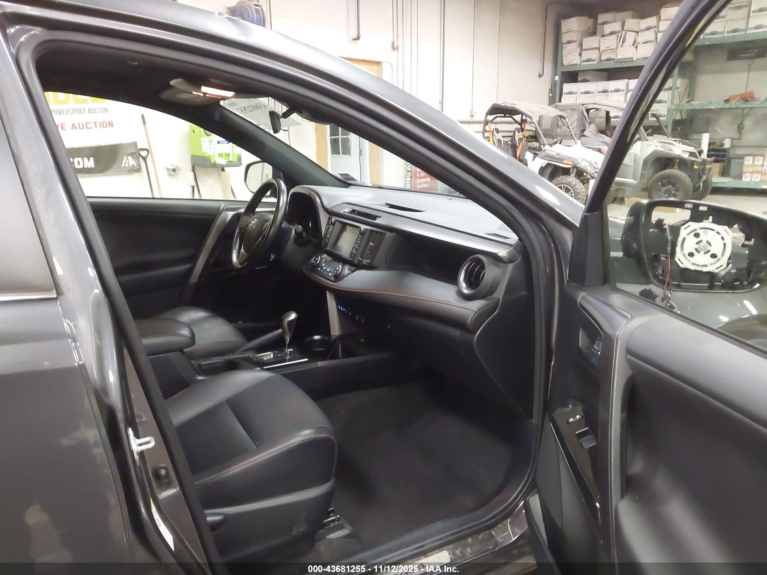 TOYOTA RAV4 image 5