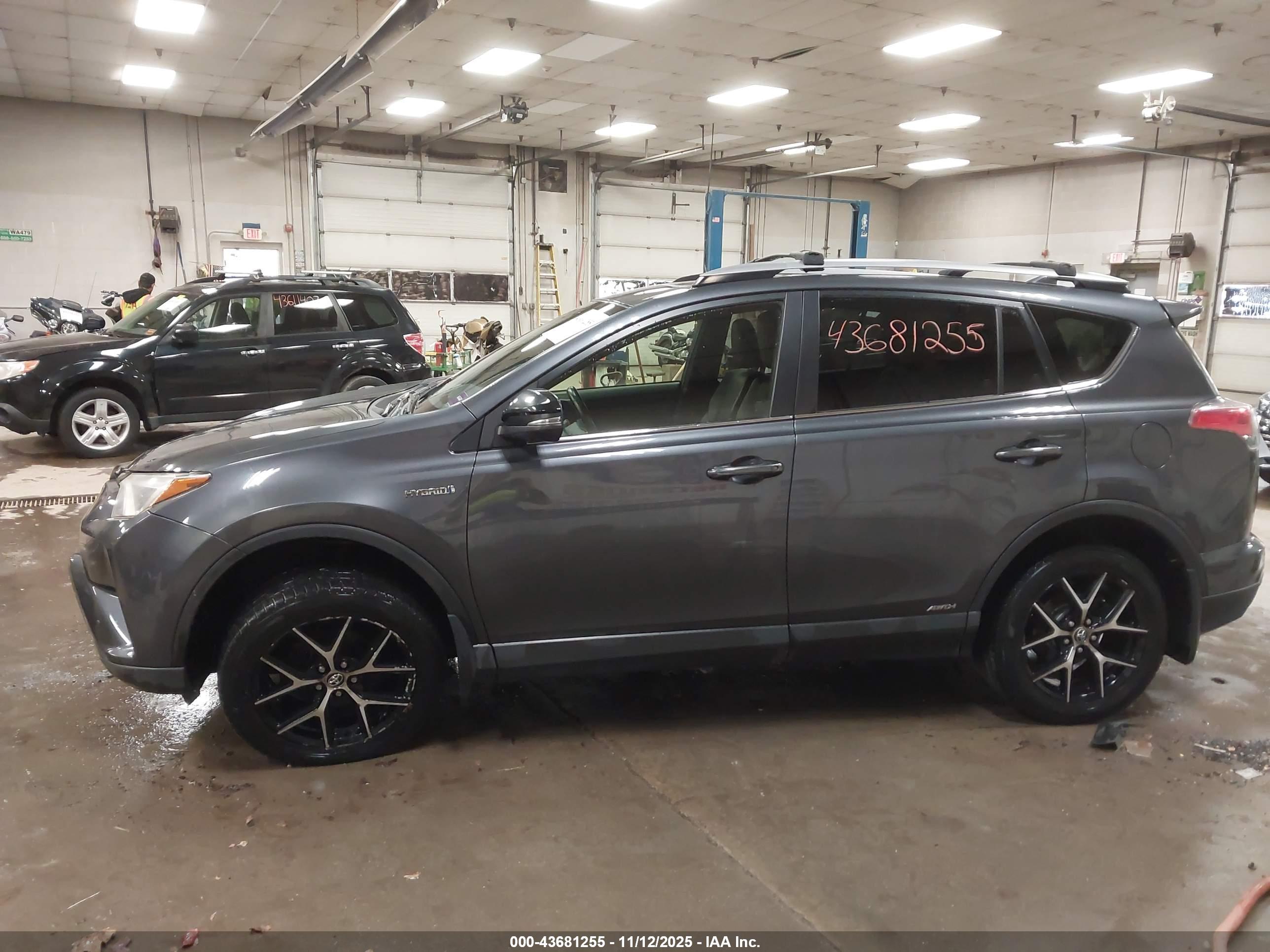 TOYOTA RAV4 image 6
