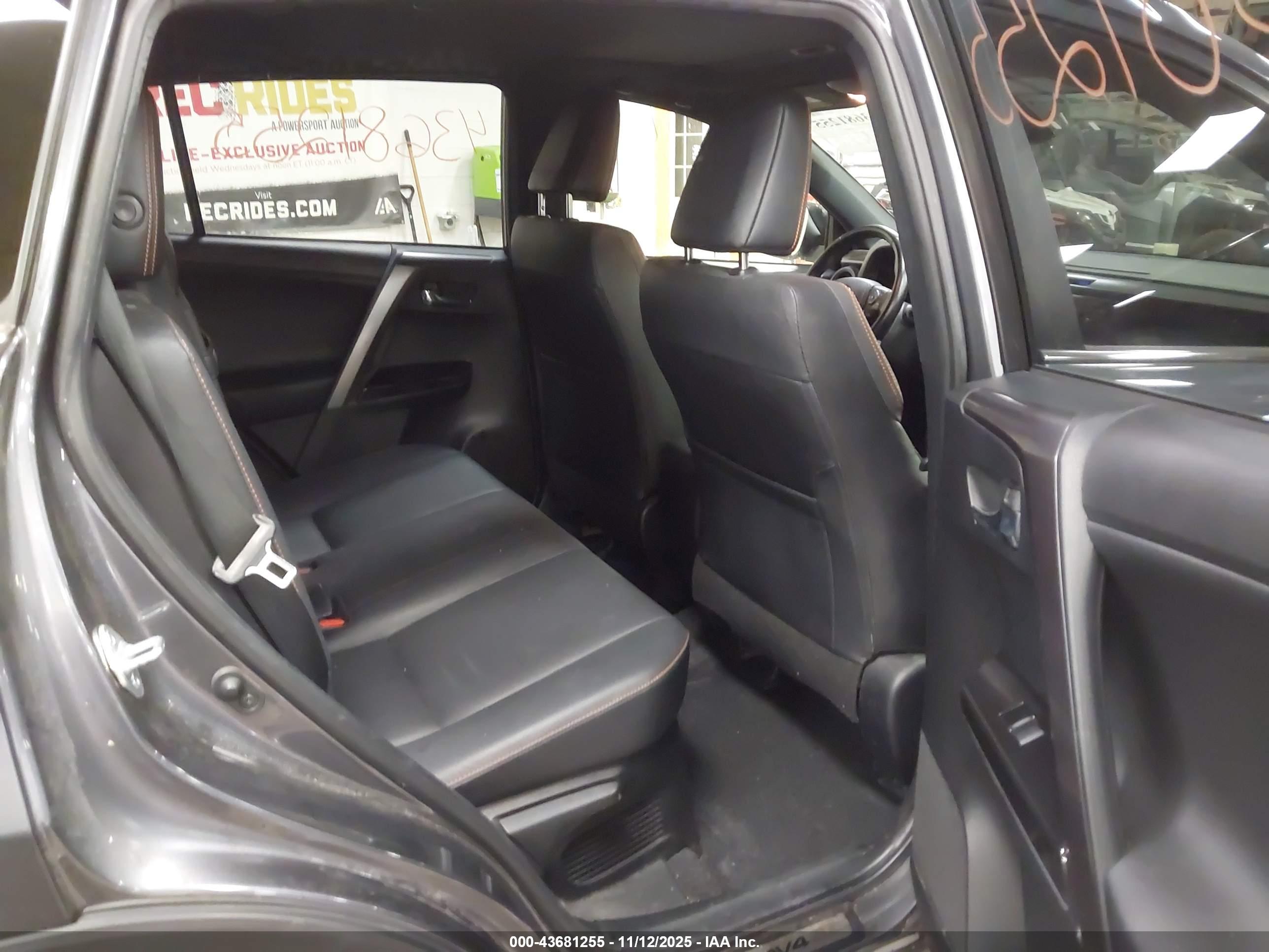TOYOTA RAV4 image 8