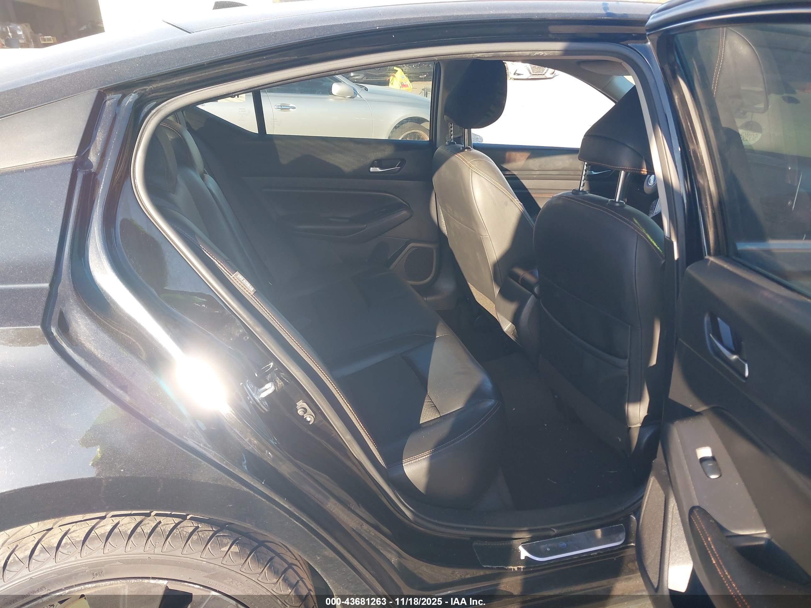 NISSAN ALTIMA image 8
