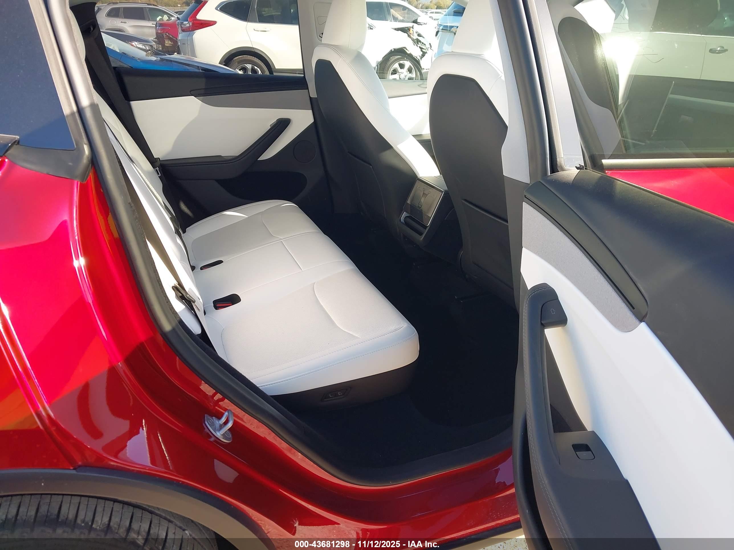 TESLA MODEL image 8