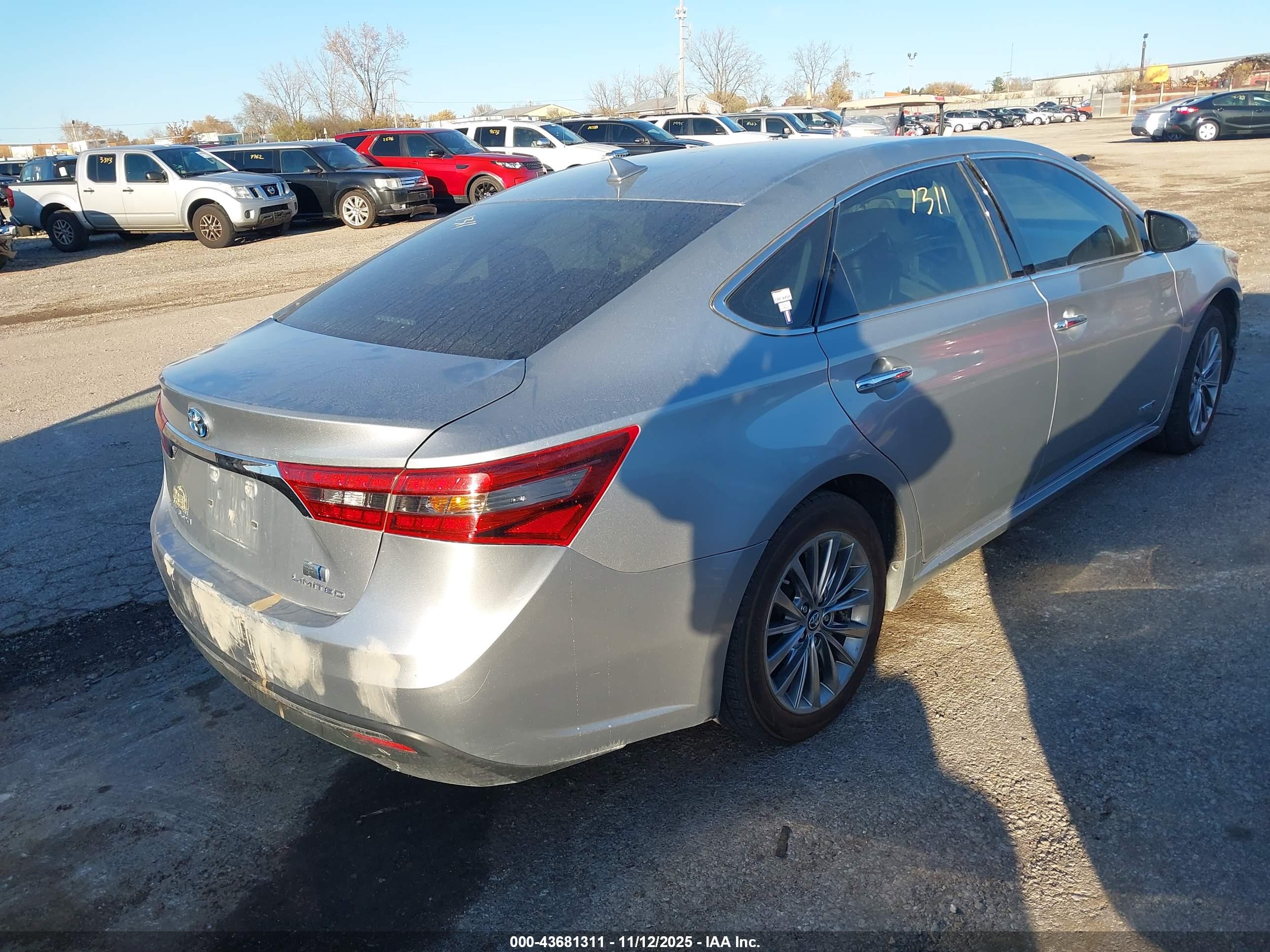 TOYOTA AVALON image 4